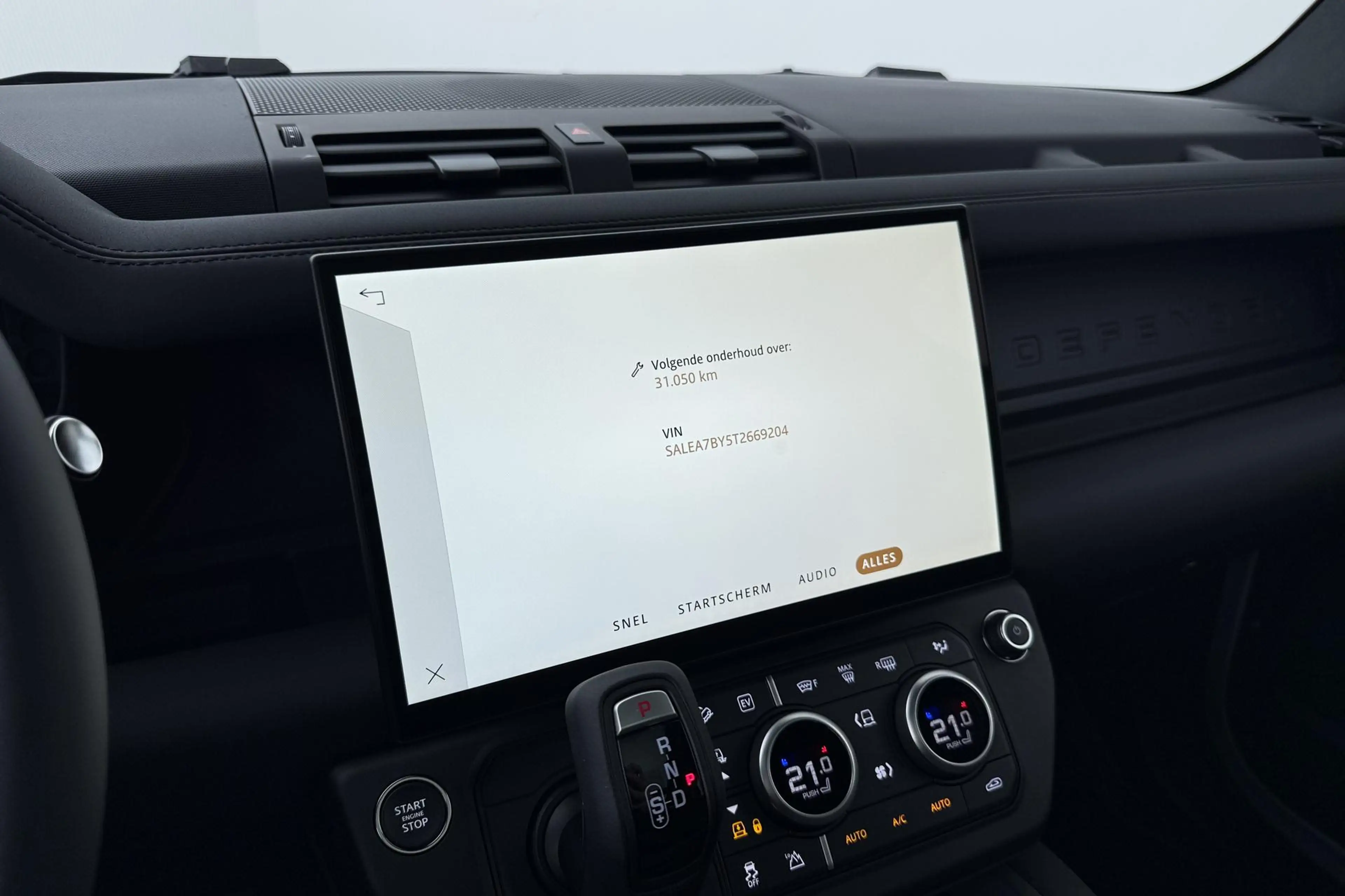 Land Rover Defender 110 P300e X-Dynamic SE | Luchtvering | ClearSight — photo 32