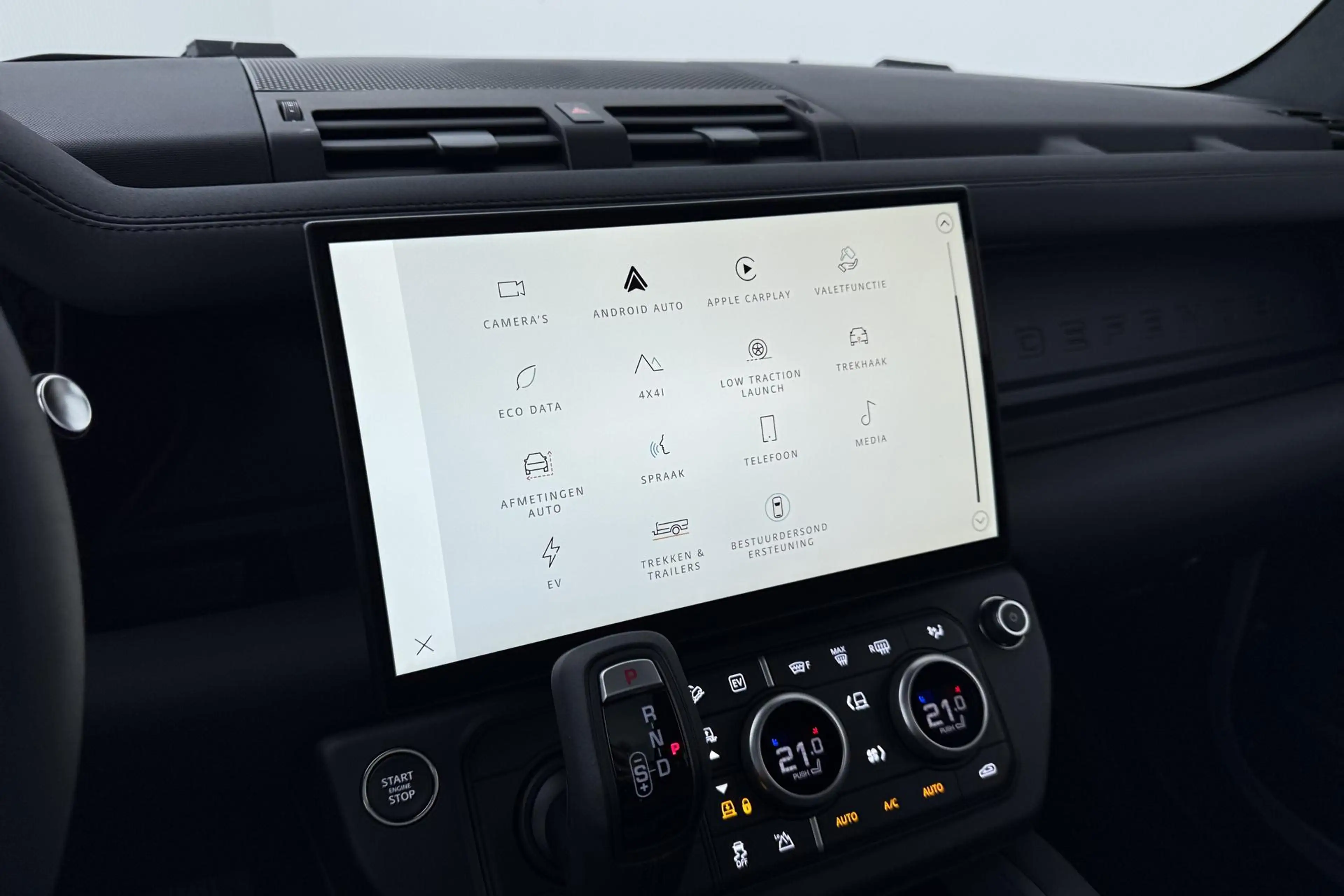 Land Rover Defender 110 P300e X-Dynamic SE | Luchtvering | ClearSight — photo 24