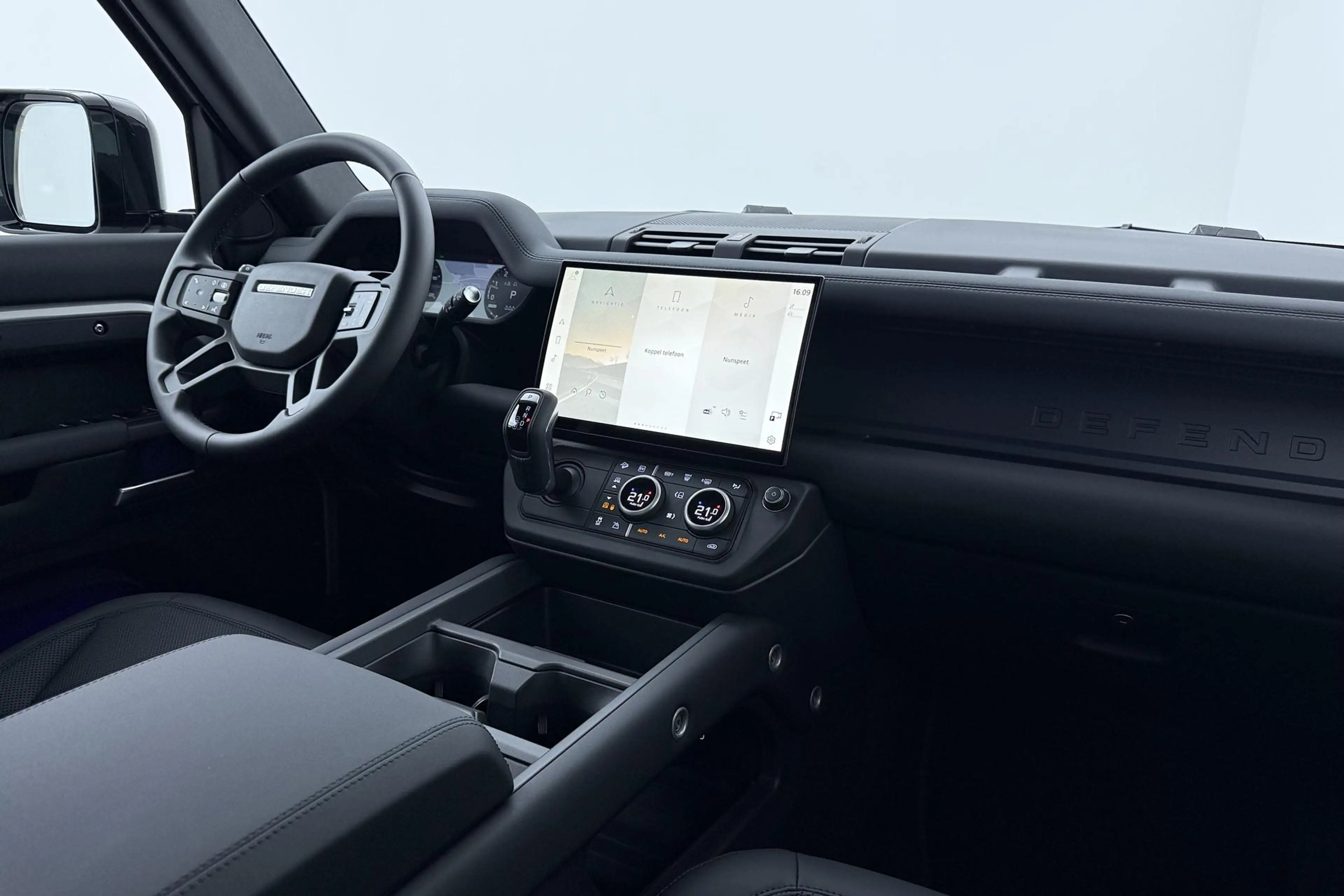 Land Rover Defender 110 P300e X-Dynamic SE | Luchtvering | ClearSight — photo 17