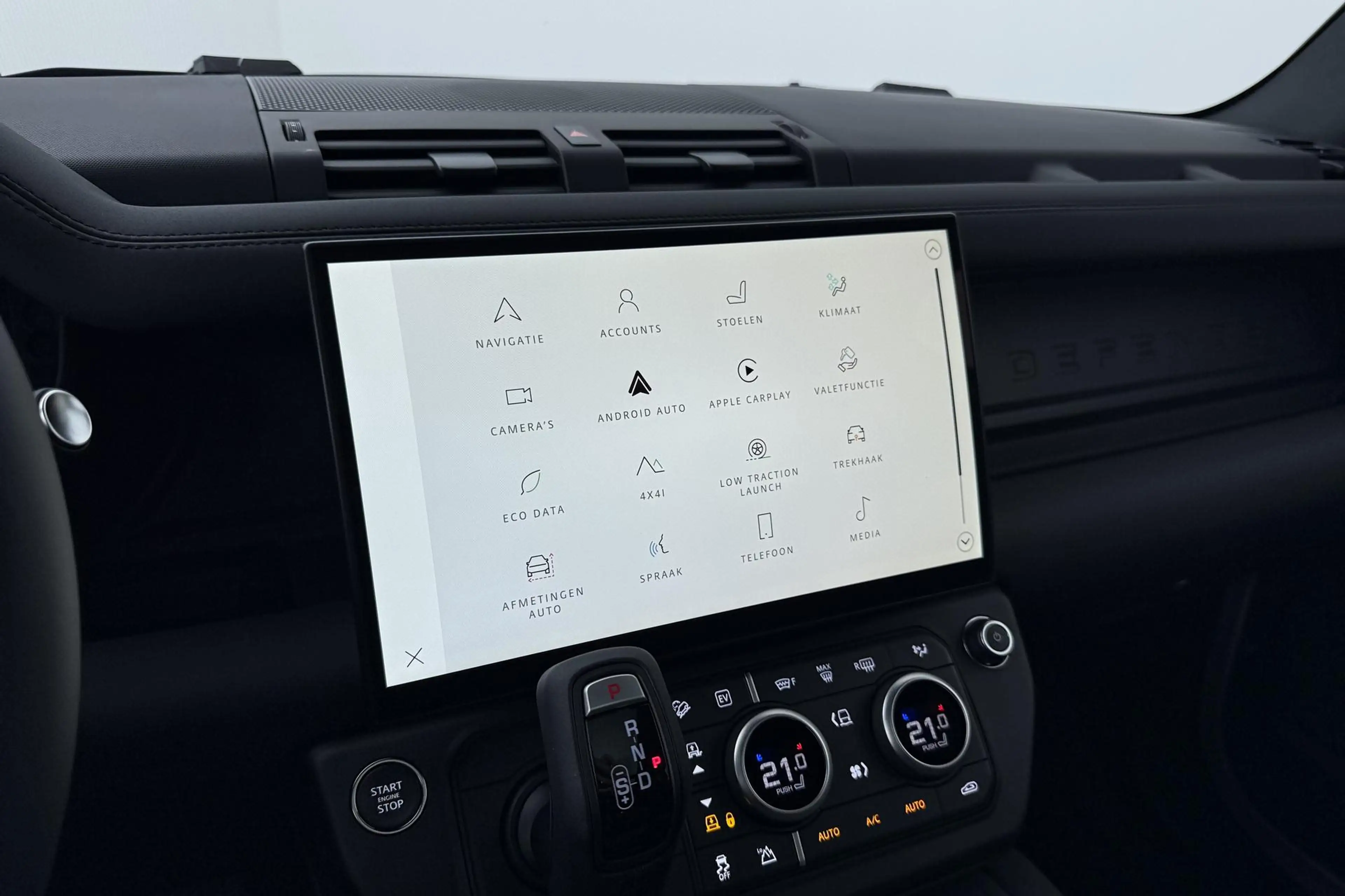 Land Rover Defender 110 P300e X-Dynamic SE | Luchtvering | ClearSight — photo 23