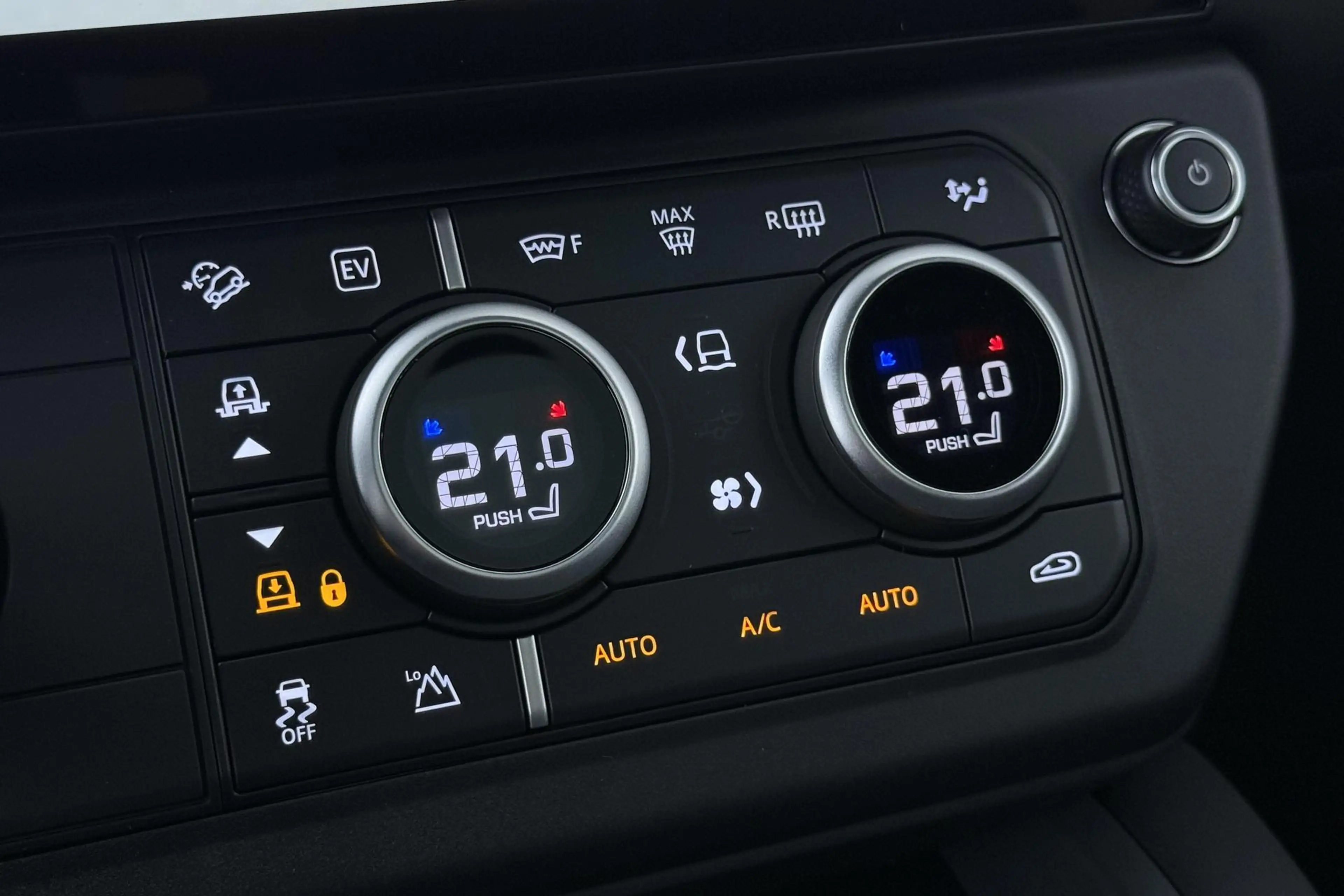 Land Rover Defender 110 P300e X-Dynamic SE | Luchtvering | ClearSight — photo 37