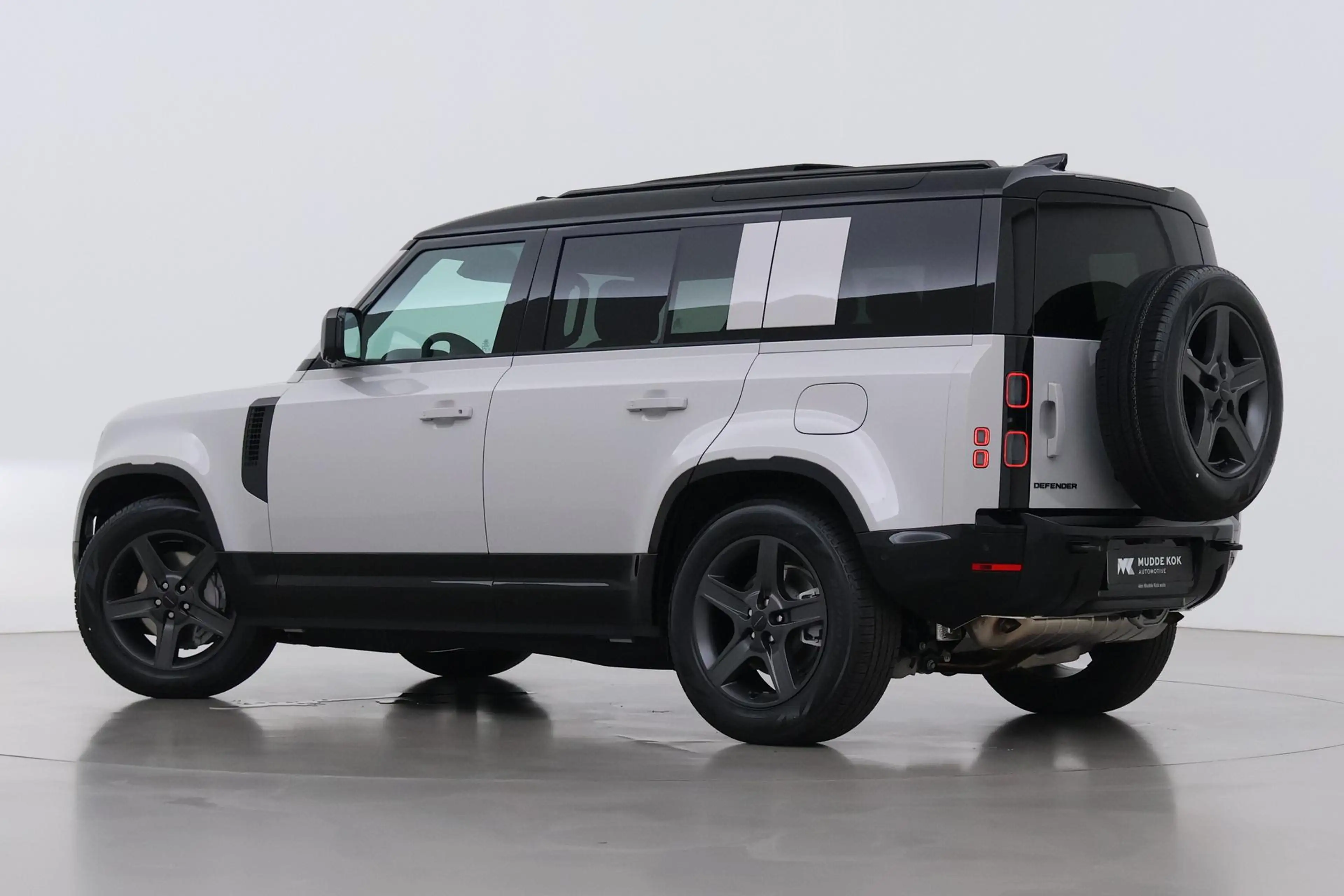 Land Rover Defender 110 P300e X-Dynamic SE | Luchtvering | ClearSight — photo 2