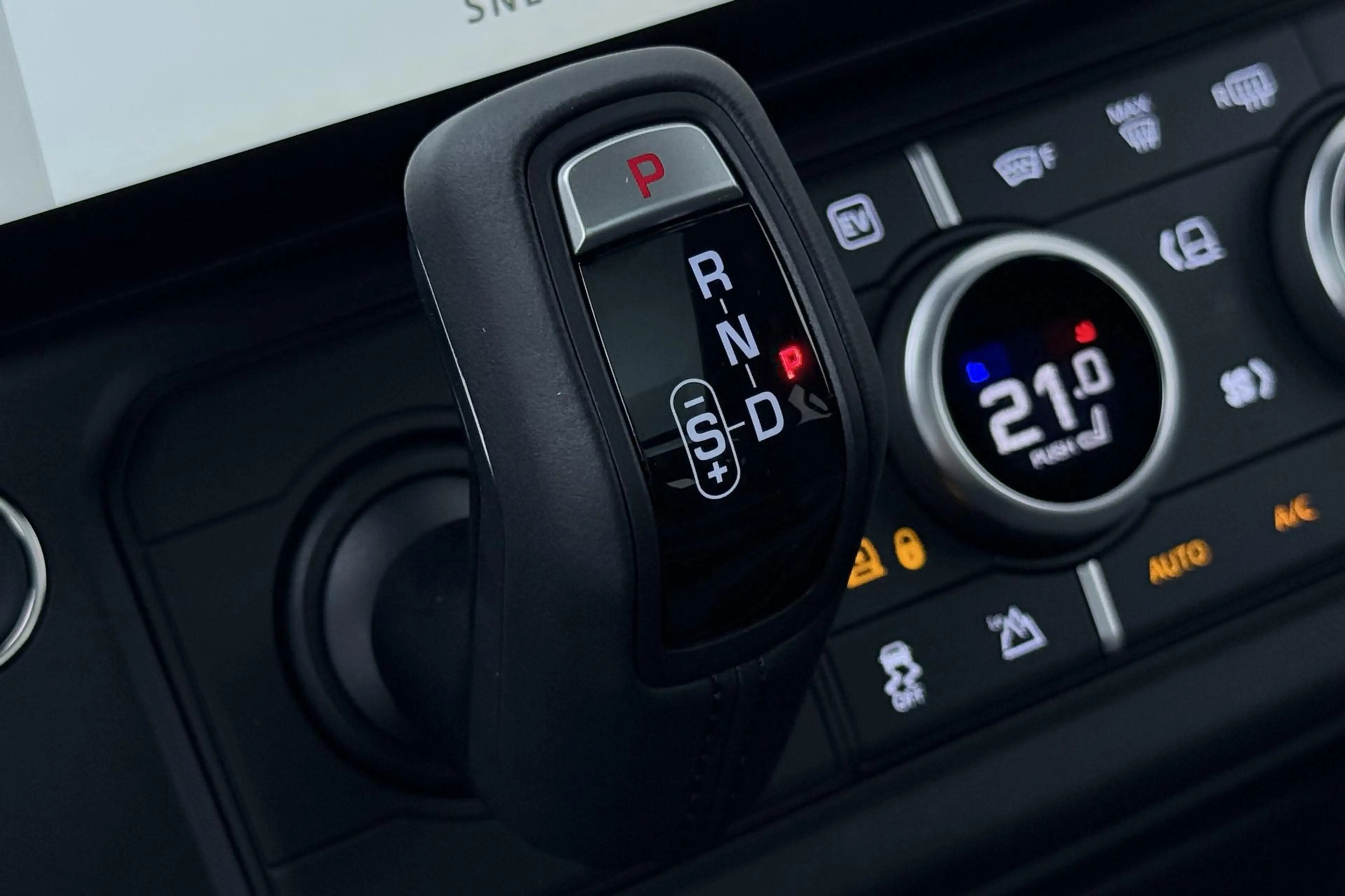 Land Rover Defender 110 P300e X-Dynamic SE | Luchtvering | ClearSight — photo 36