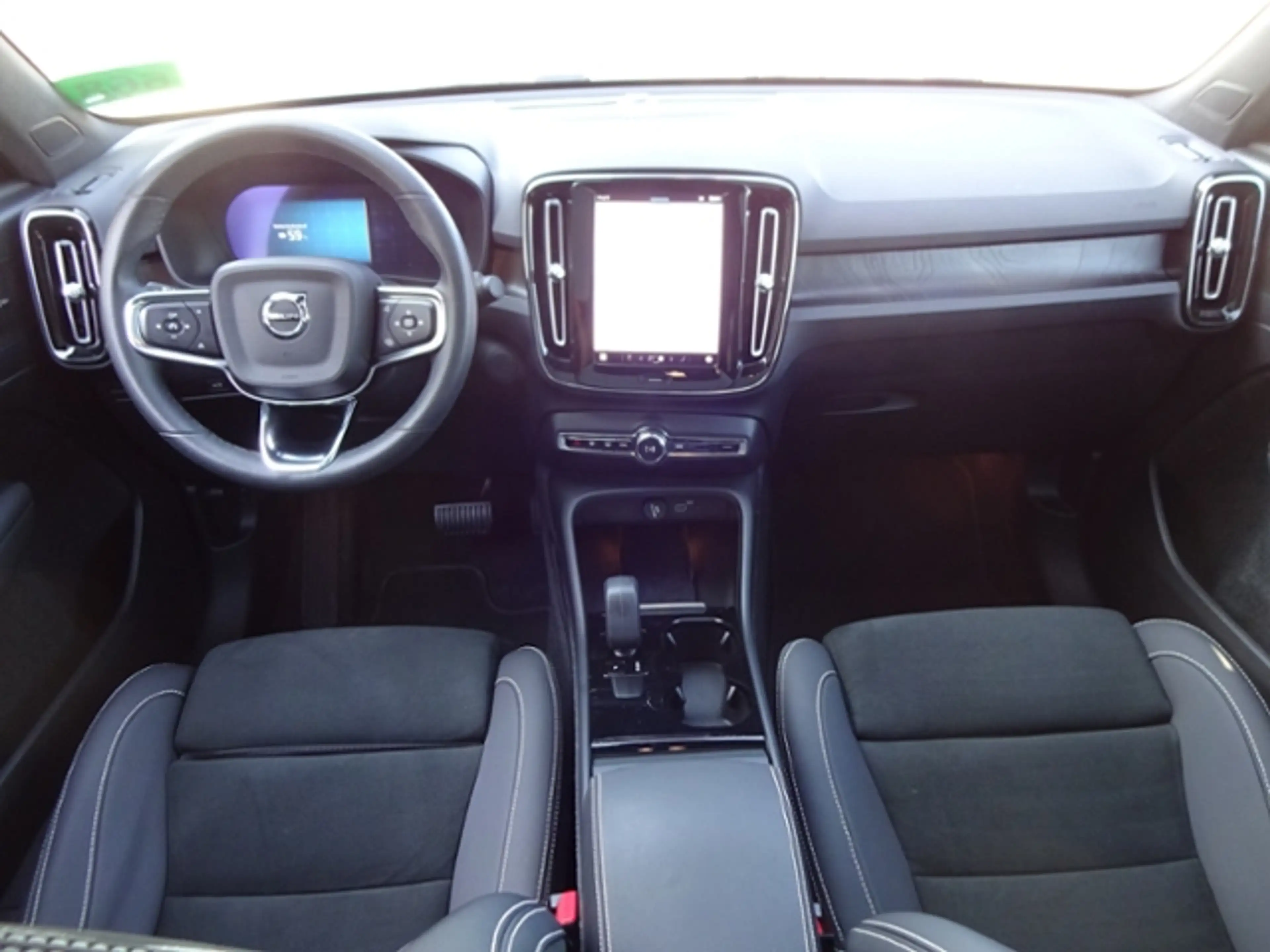 Volvo C40 P8 Ultimate Pure Electric Twin Engin AWD ACC — photo 3