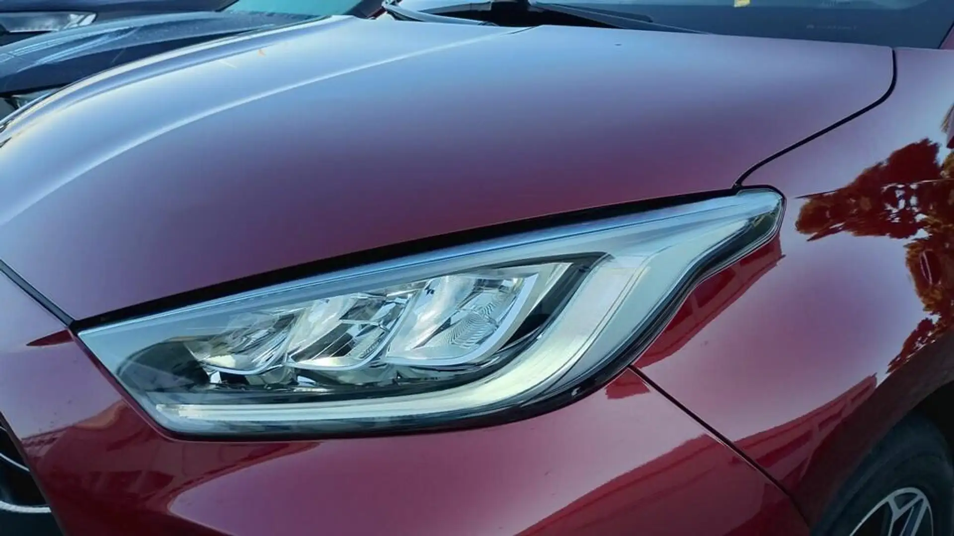 Toyota Yaris 1.5 hybrid Trend Rosso - 2