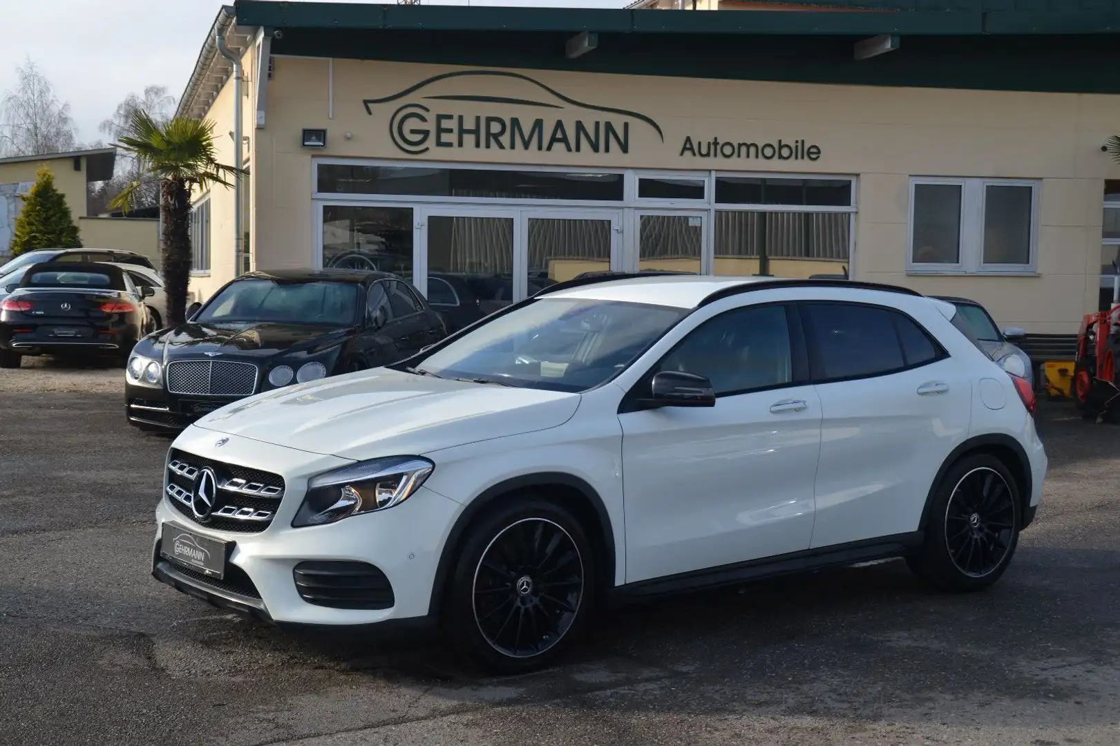Mercedes-Benz GLA 250 AMG Sport Paket, Night Paket, 19 Zoll Wit - 1