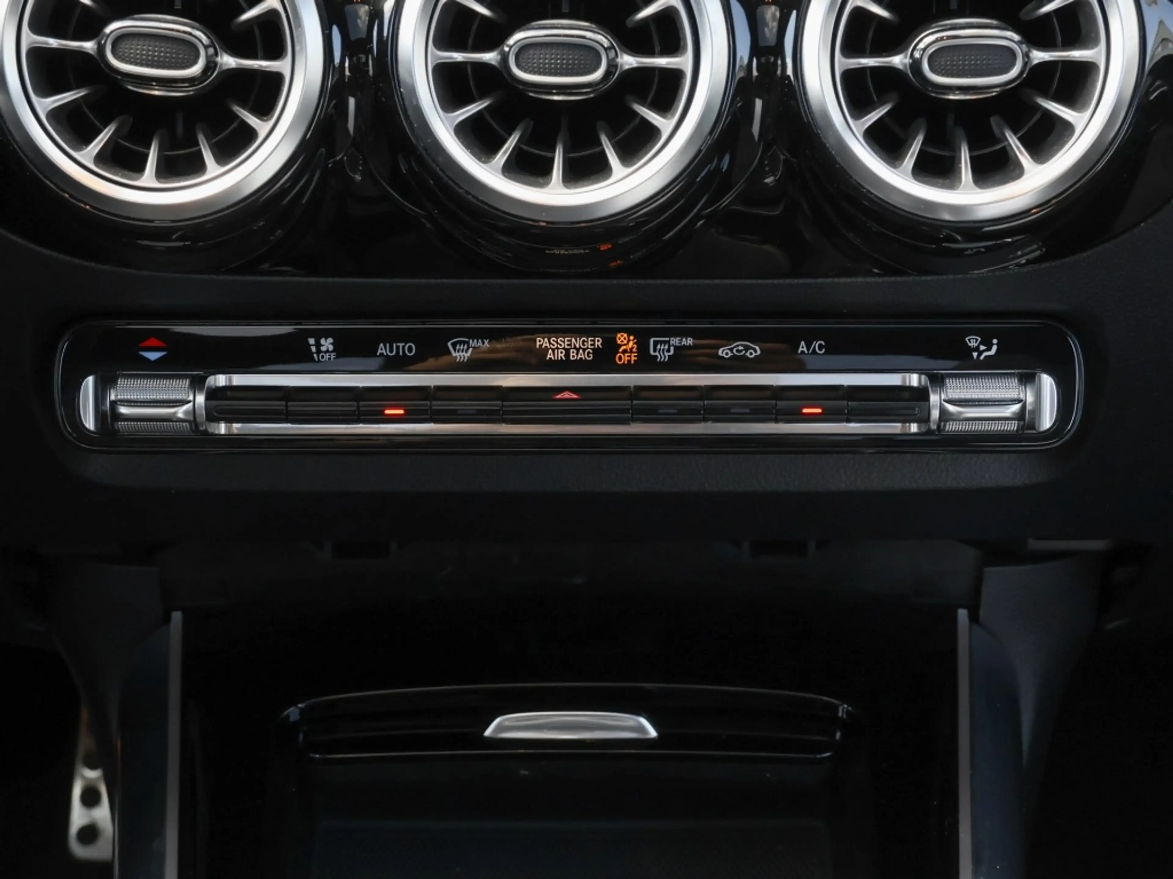 Mercedes-Benz GLA 250 4M AMG-Sport+Pano+Ambiente+Cam+LED+SHD — photo 10