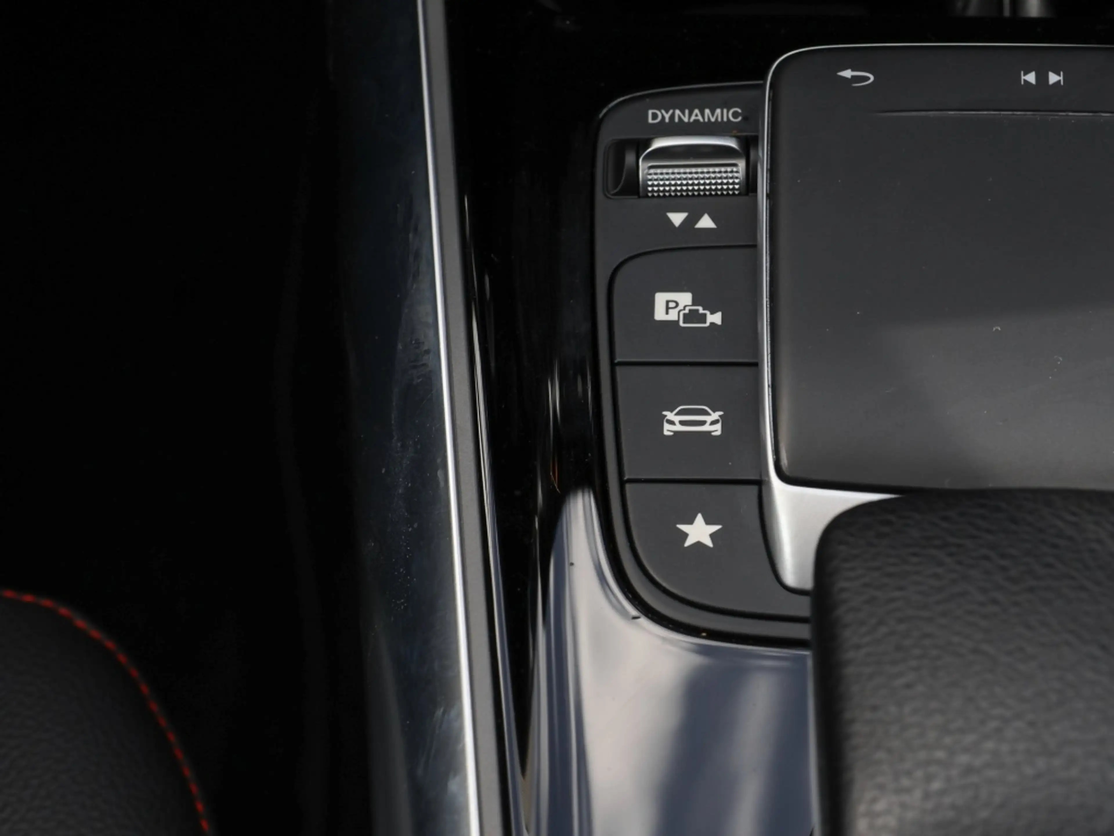 Mercedes-Benz GLA 250 4M AMG-Sport+Pano+Ambiente+Cam+LED+SHD — photo 12