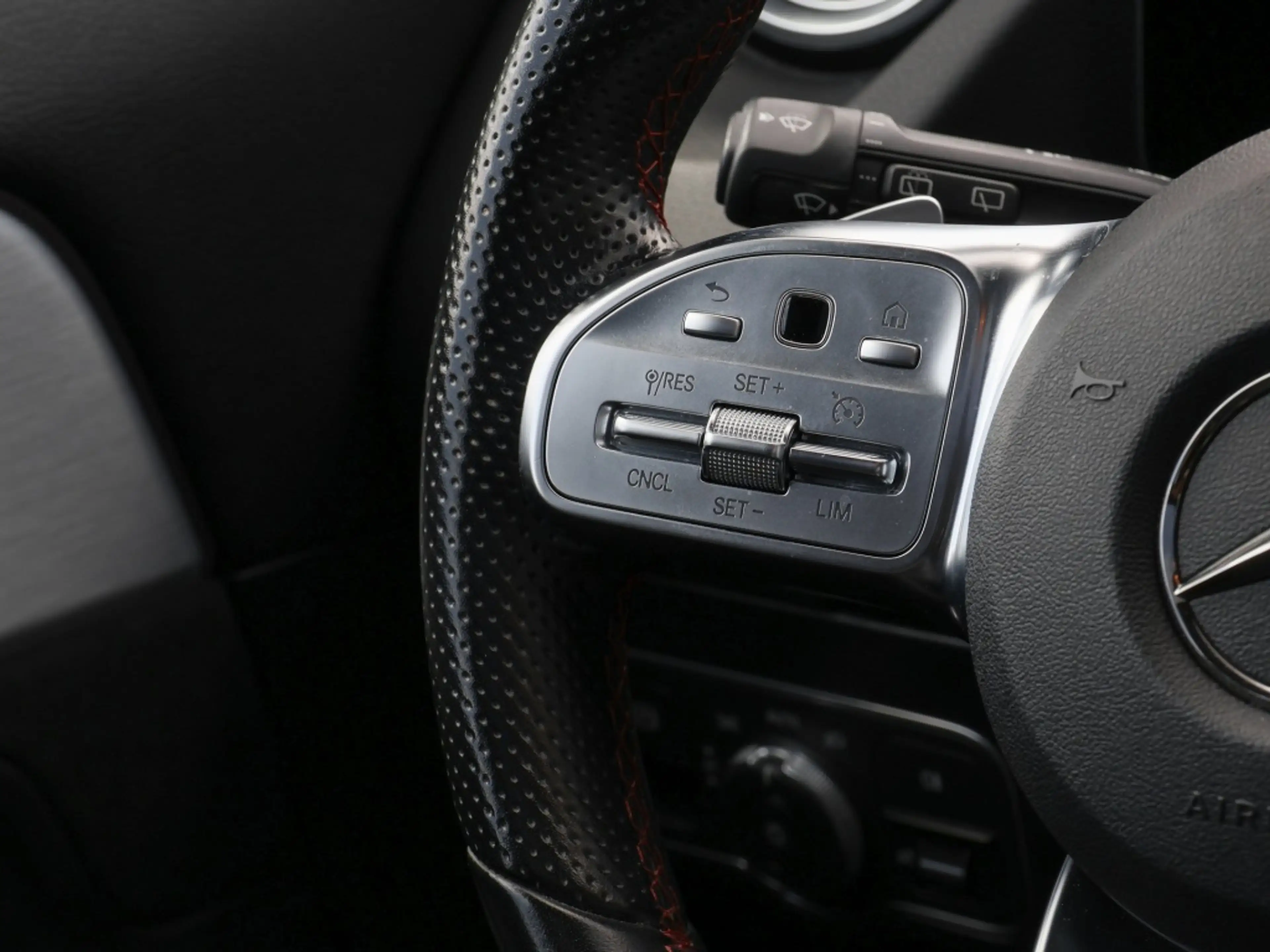 Mercedes-Benz GLA 250 4M AMG-Sport+Pano+Ambiente+Cam+LED+SHD — photo 11