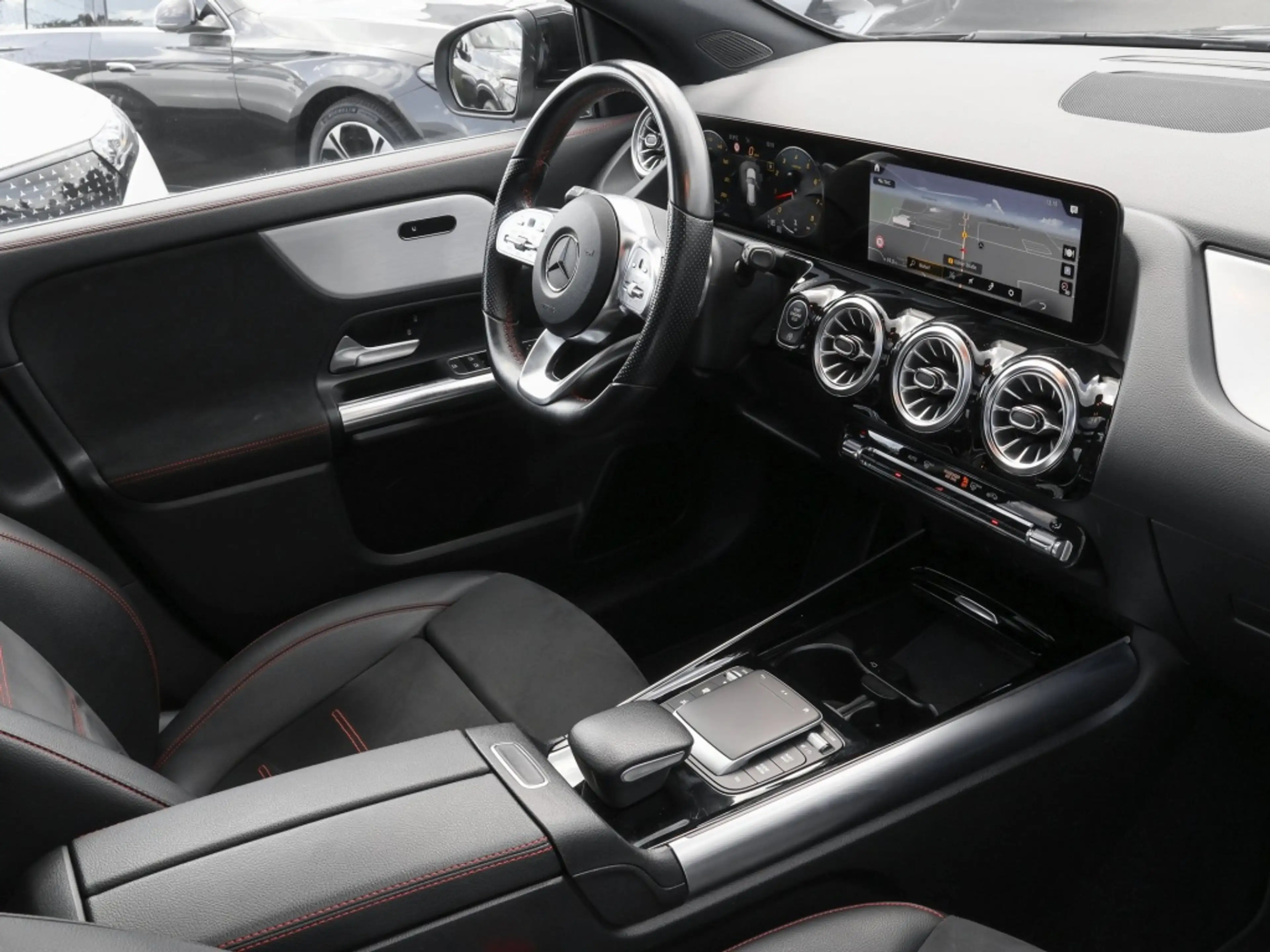 Mercedes-Benz GLA 250 4M AMG-Sport+Pano+Ambiente+Cam+LED+SHD — photo 4