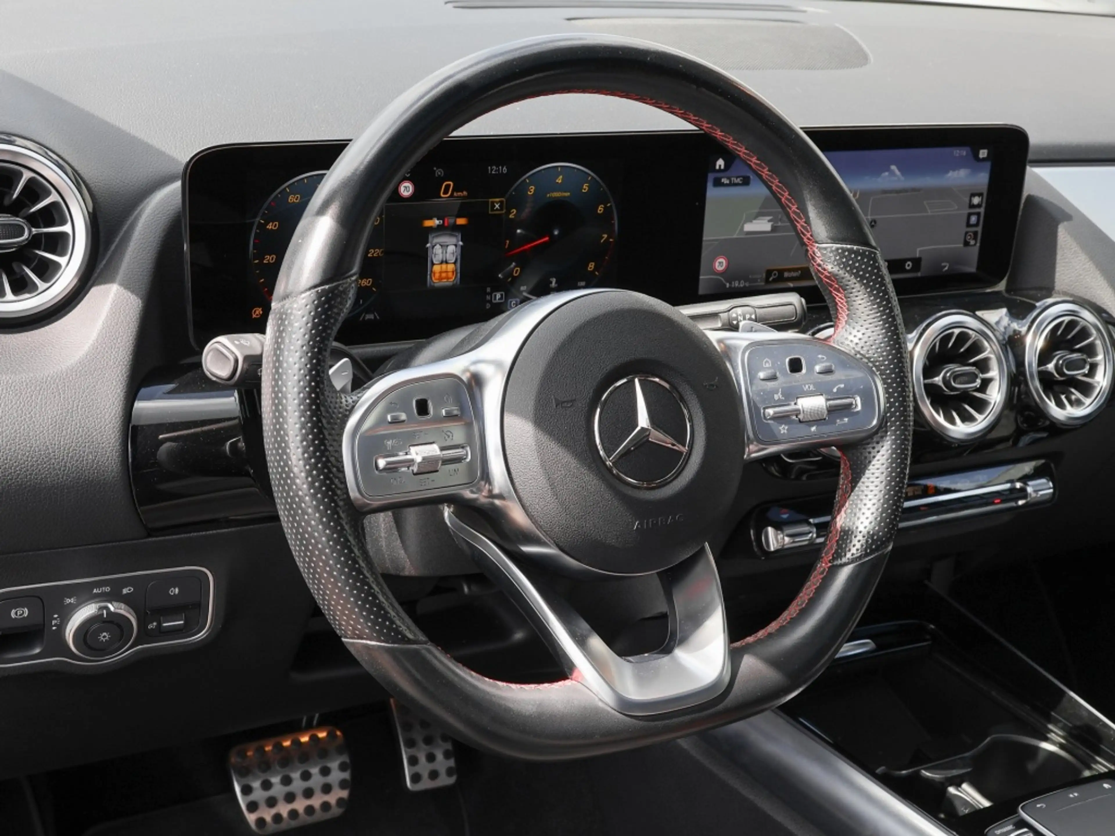 Mercedes-Benz GLA 250 4M AMG-Sport+Pano+Ambiente+Cam+LED+SHD — photo 14
