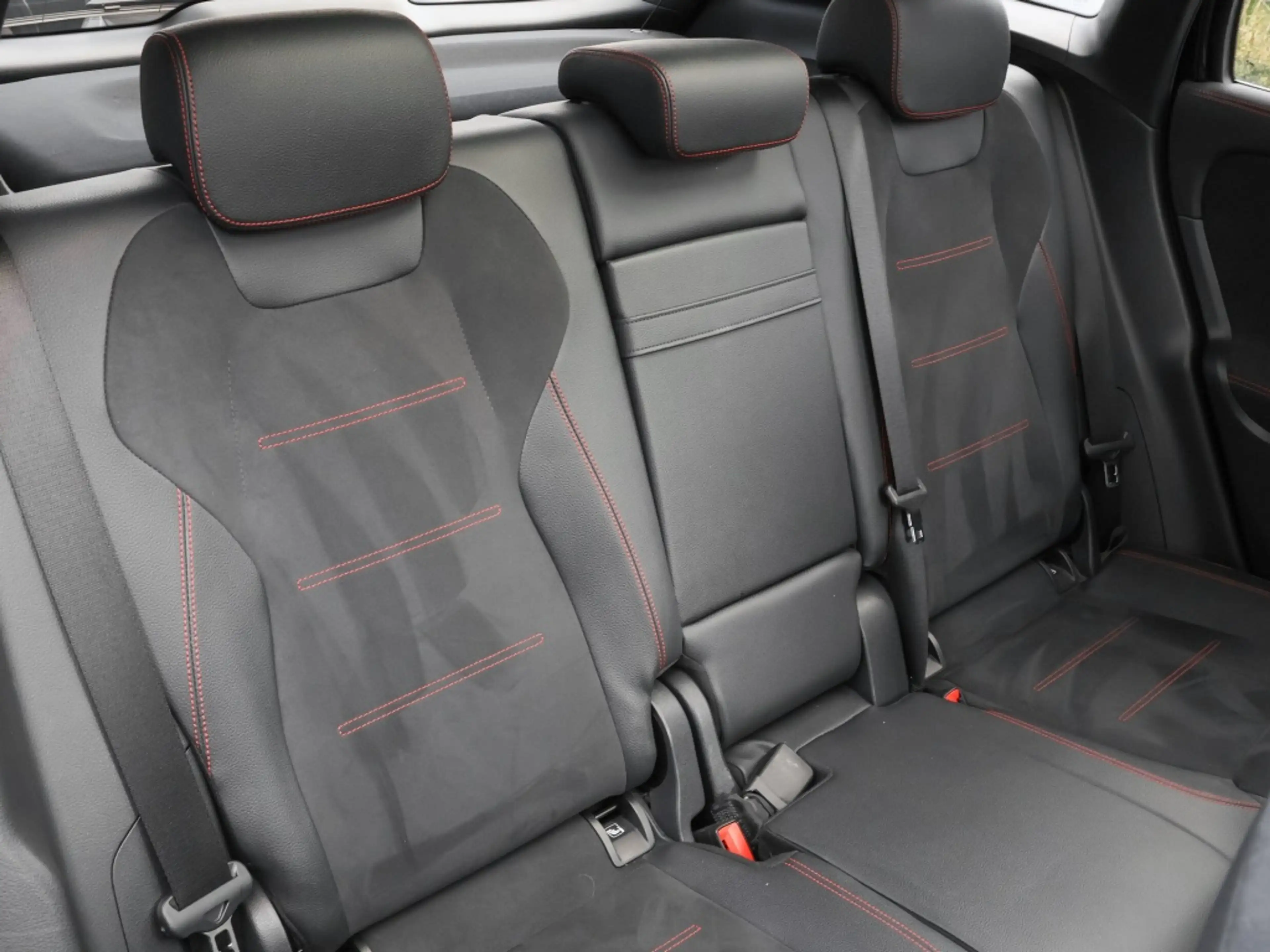 Mercedes-Benz GLA 250 4M AMG-Sport+Pano+Ambiente+Cam+LED+SHD — photo 5