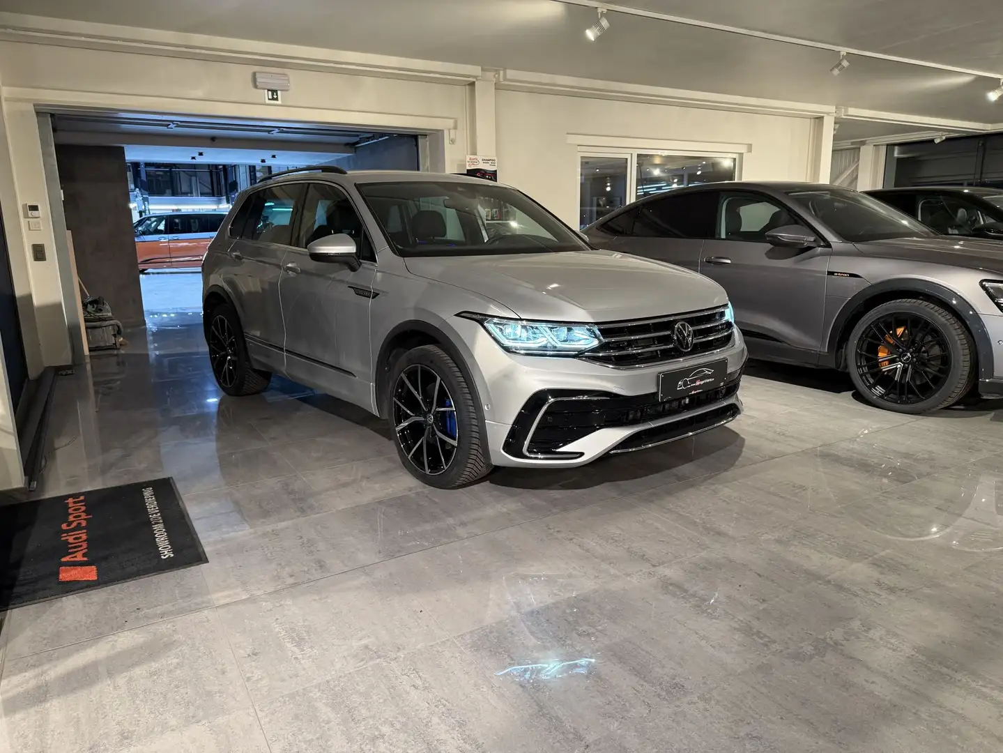 Volkswagen Tiguan PLUG IN HYBRID * 2x R-LINE * LED * CAMERA * APP * Argent - 1