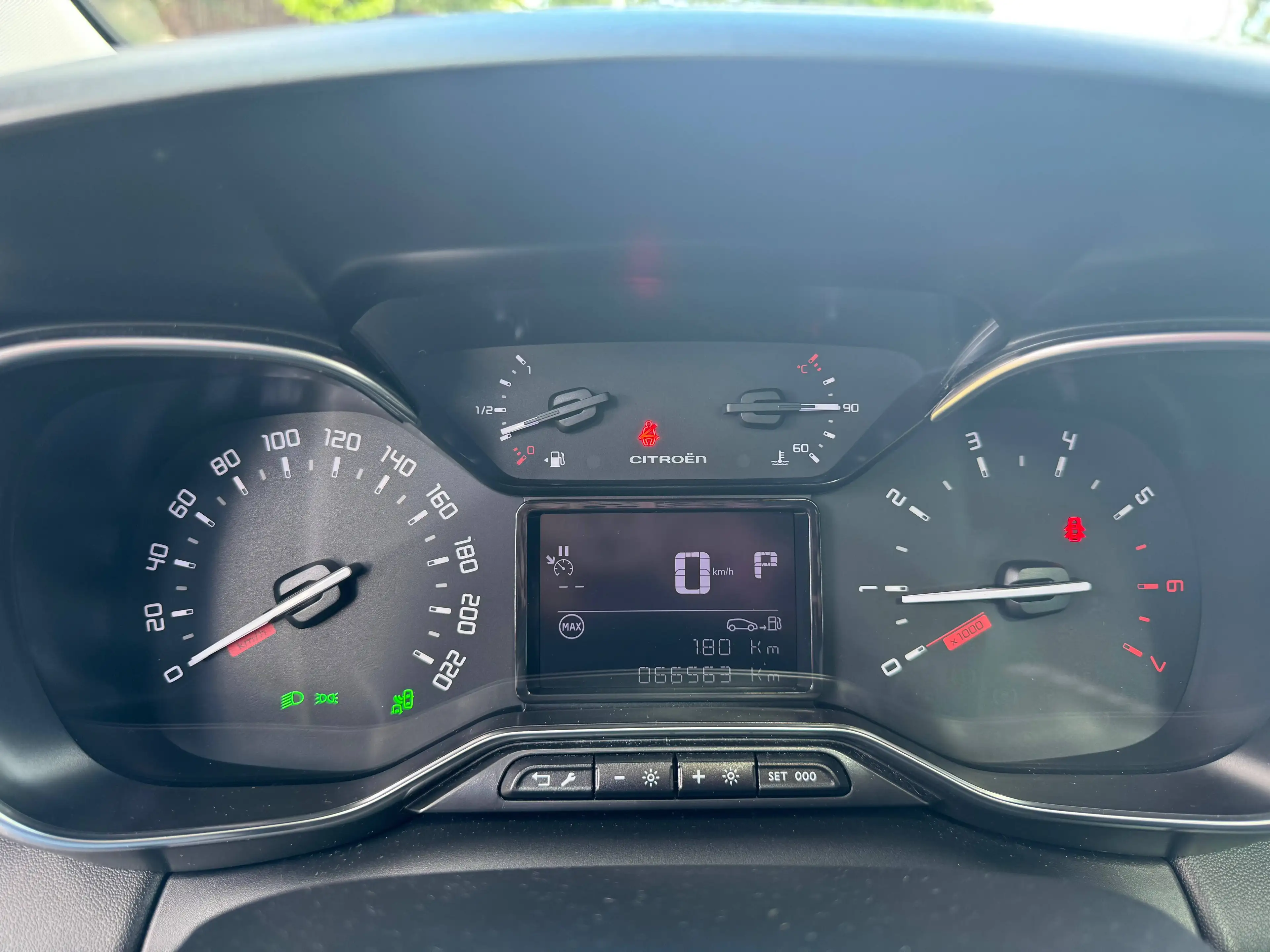 Citroen C3 Aircross Shine — photo 11
