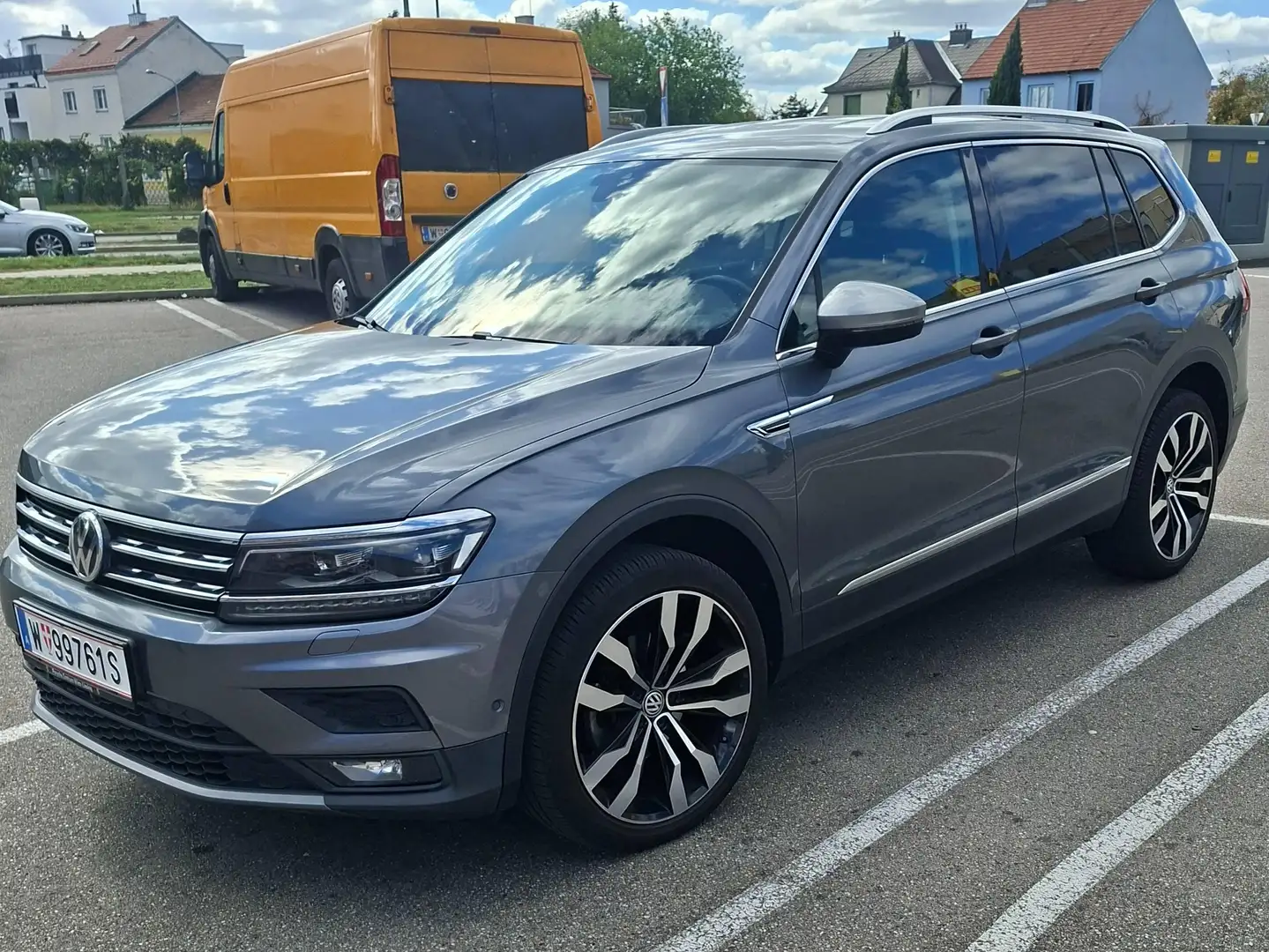 Volkswagen Tiguan Allspace Tiguan 2,0 TDI SCR Allspace Highline DSG 7 Sitze Allspace Highline Grau - 1