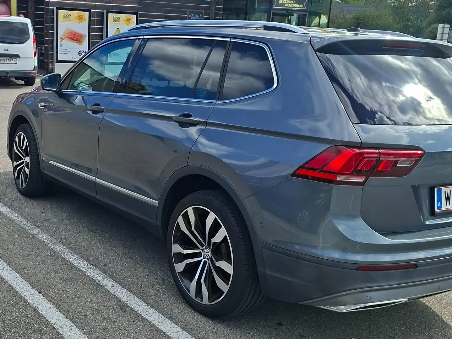 Volkswagen Tiguan Allspace Tiguan 2,0 TDI SCR Allspace Highline DSG 7 Sitze Allspace Highline Grau - 2