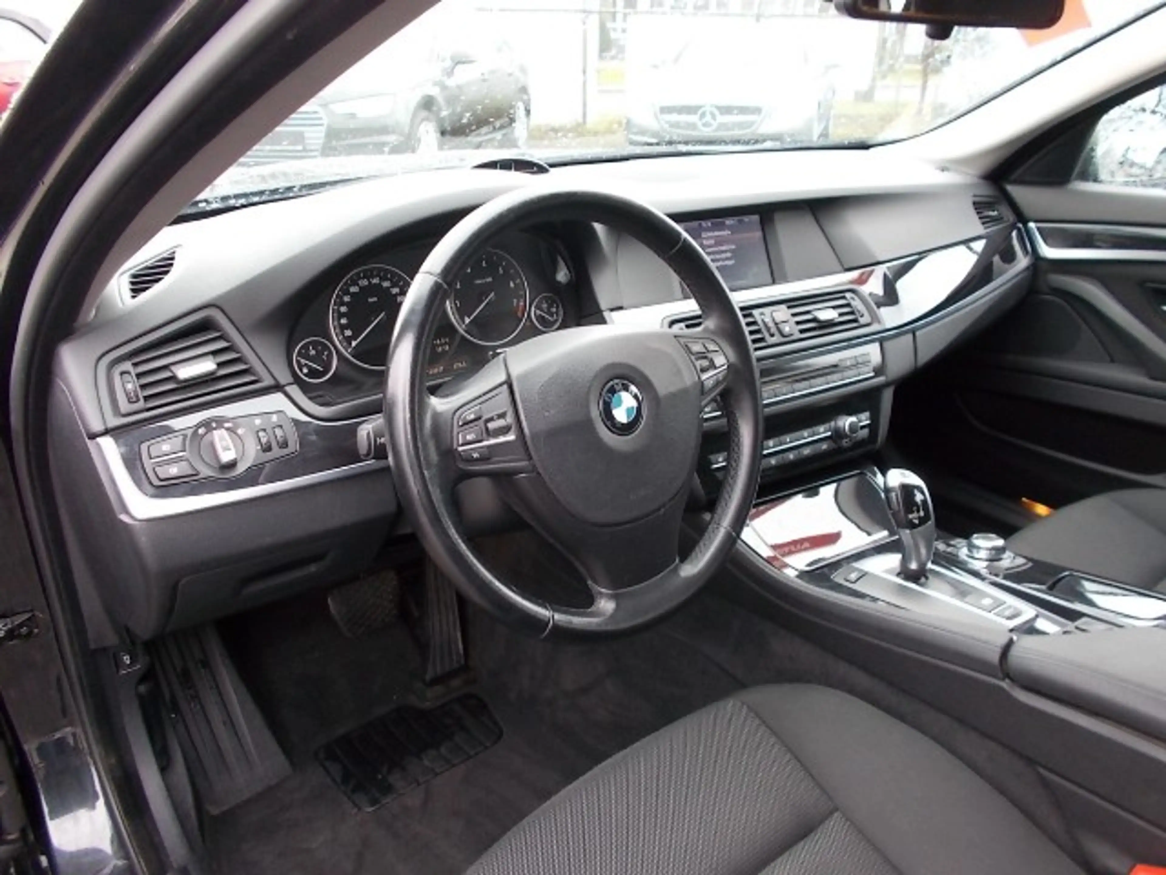 BMW 523 523i, 3.0,touring SHZ, PDC, Luftfederung — photo 14