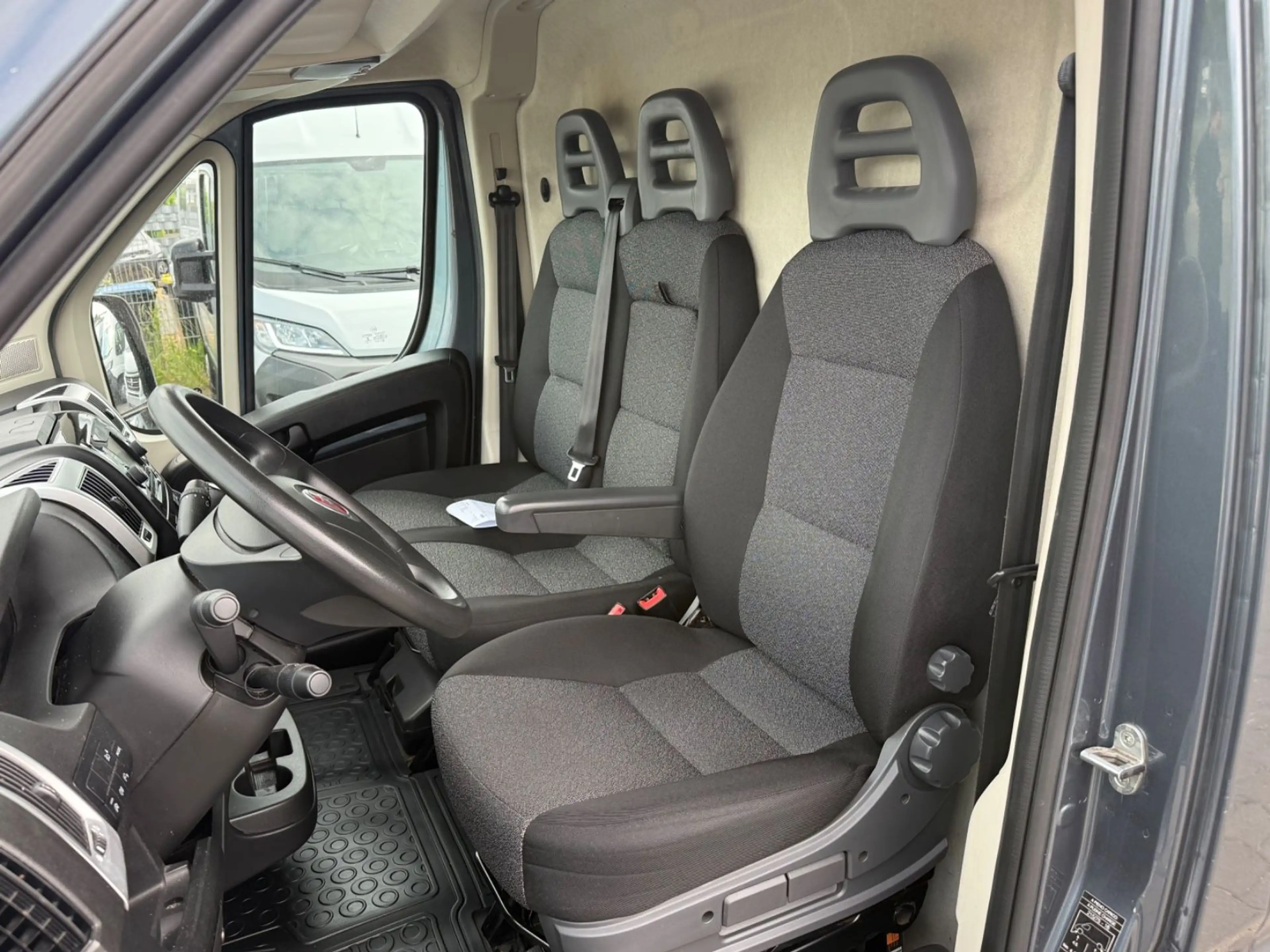 Fiat Ducato L2H2 LED 140 Automatik Service TüV Navi — photo 9