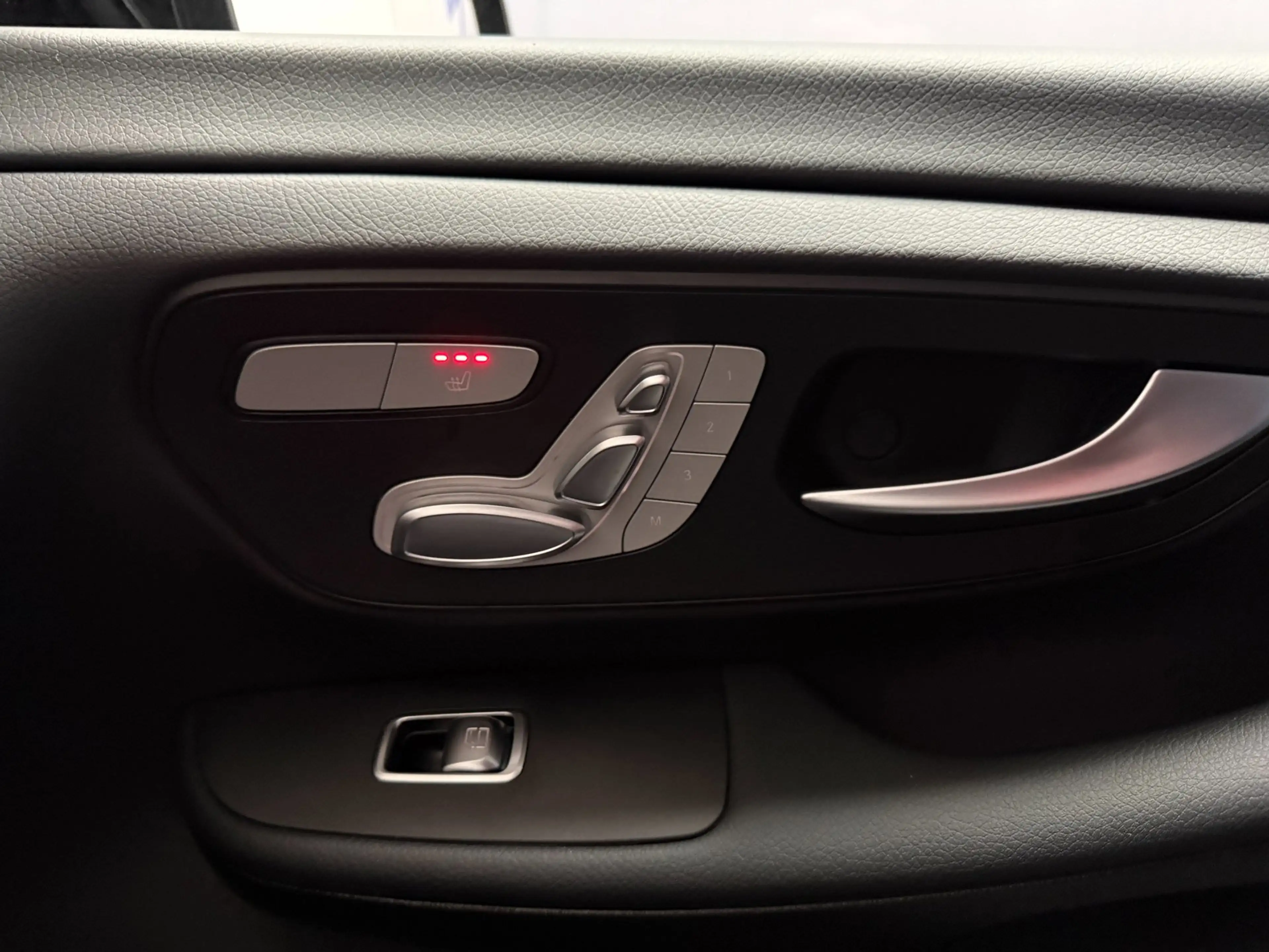 Mercedes-Benz EQV 300 L2 - 8-pers AMG Facelift - Exterieur pakket - 360 — photo 27