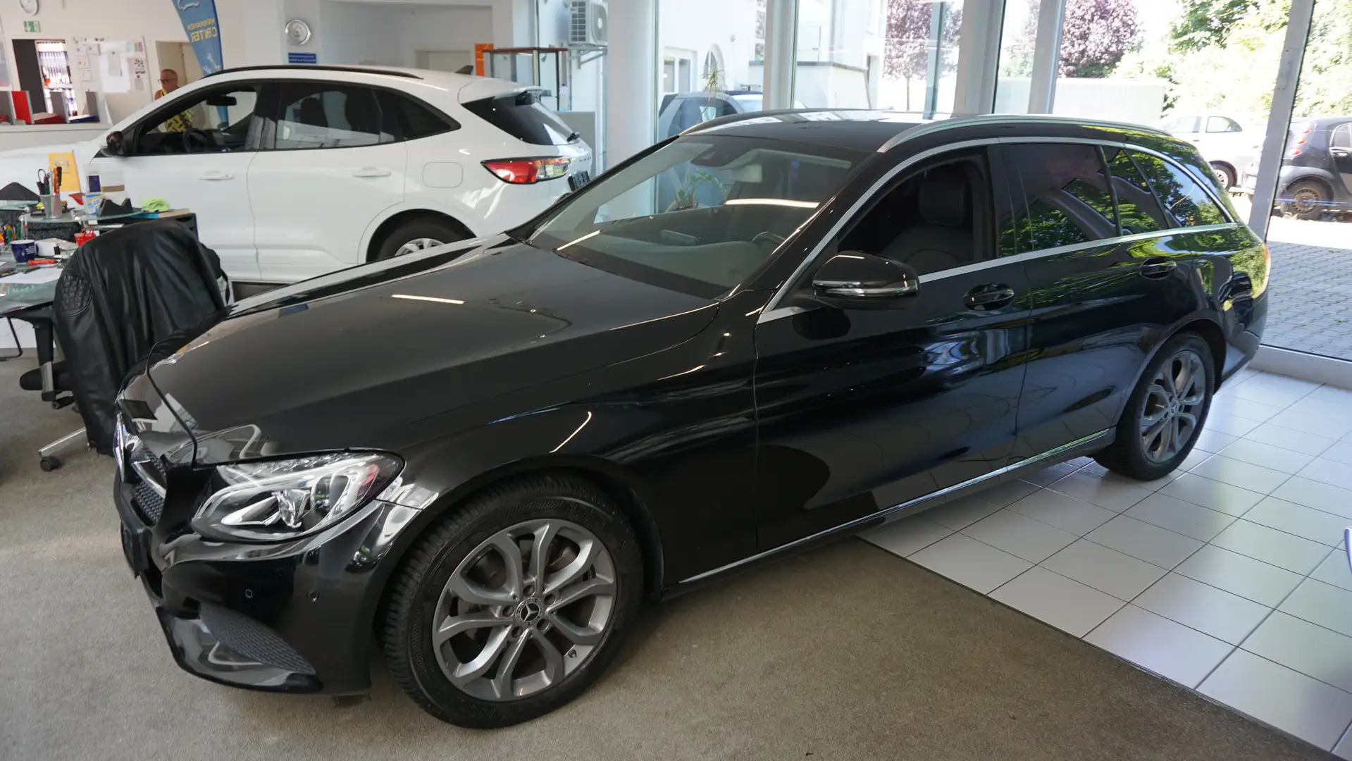 Mercedes-Benz C 180 C 180 T CGI (205.240) Zwart - 2