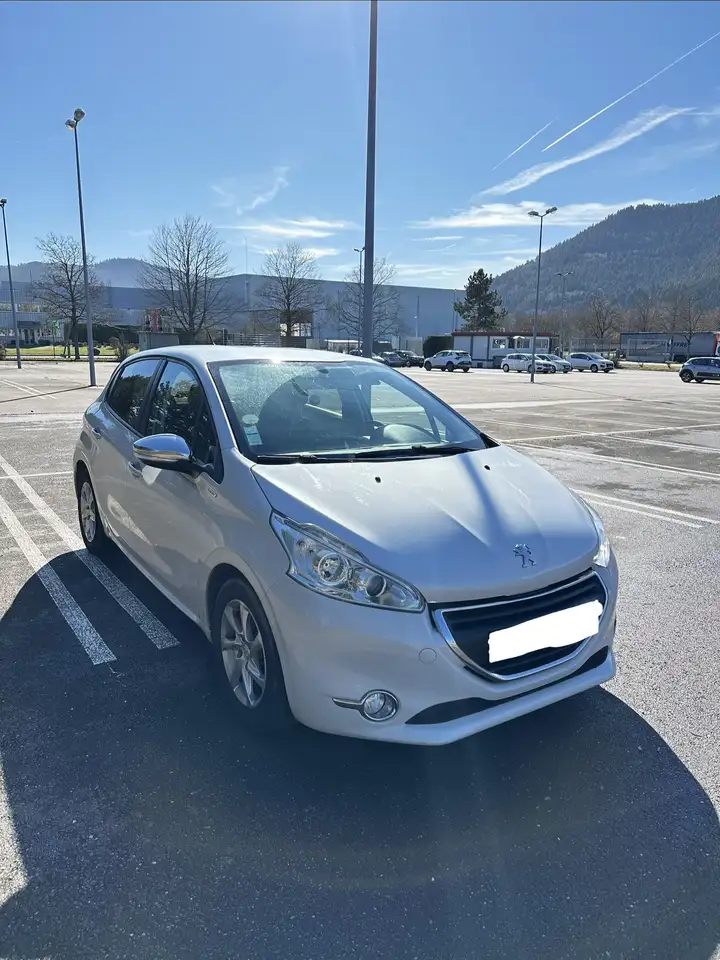 Peugeot 208 1.6 e-HDi 92ch FAP BVM5 BLUE LION Envy