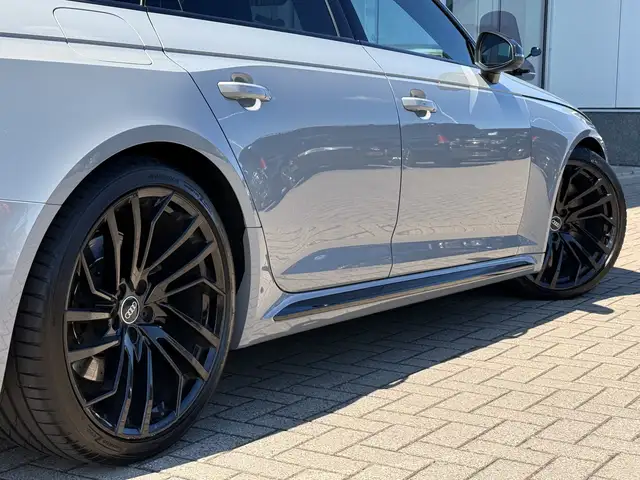 Audi RS4 view 16