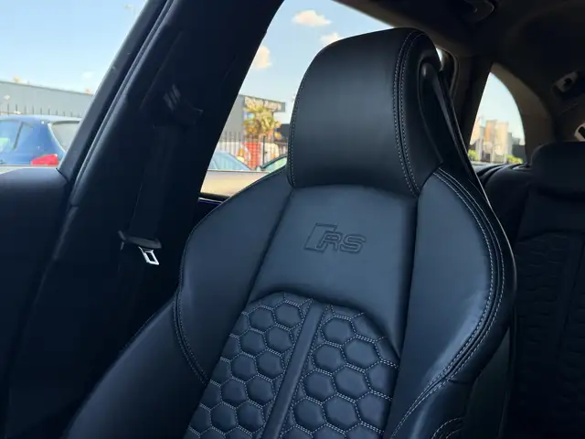 Audi RS4 view 11