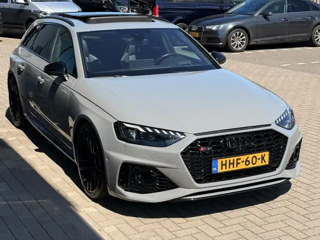 Audi RS4 view 13