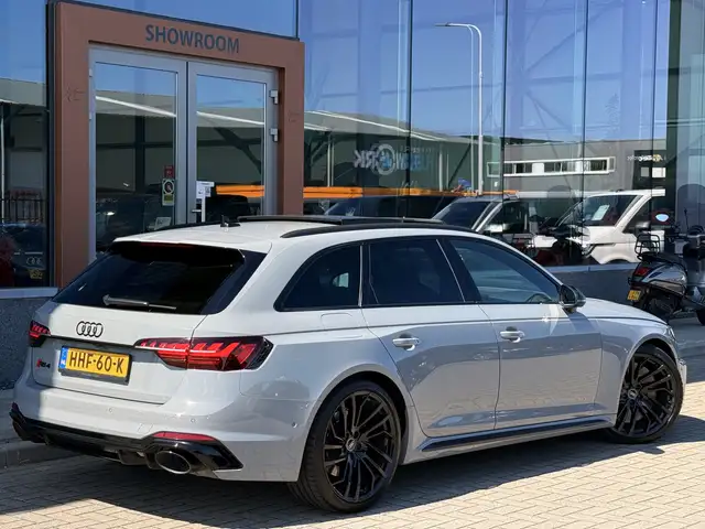 Audi RS4 view 15