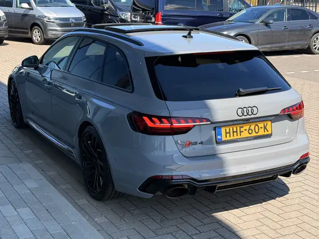 Audi RS4 view 17