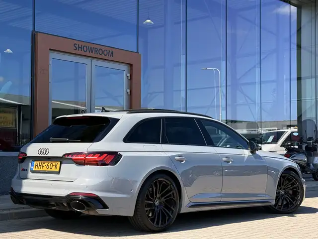 Audi RS4 view 14