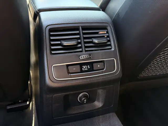 Audi RS4 view 9