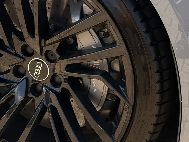 Audi RS4 view 4