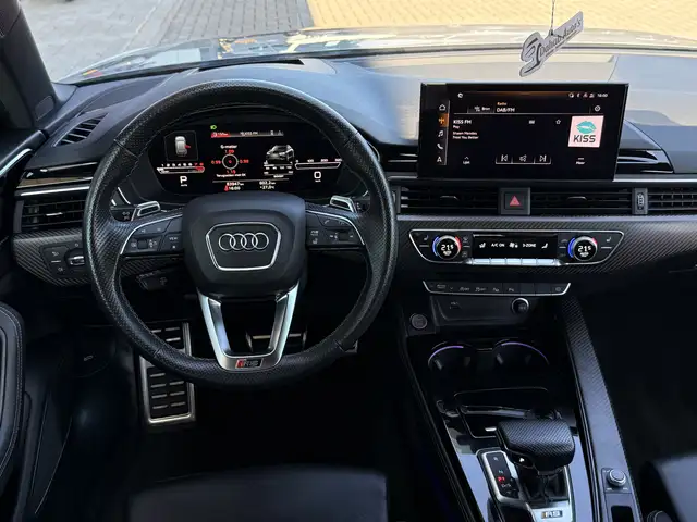 Audi RS4 view 22