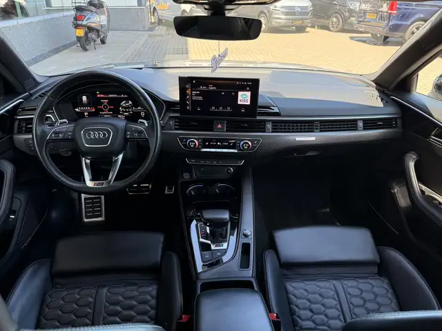 Audi RS4 view 21