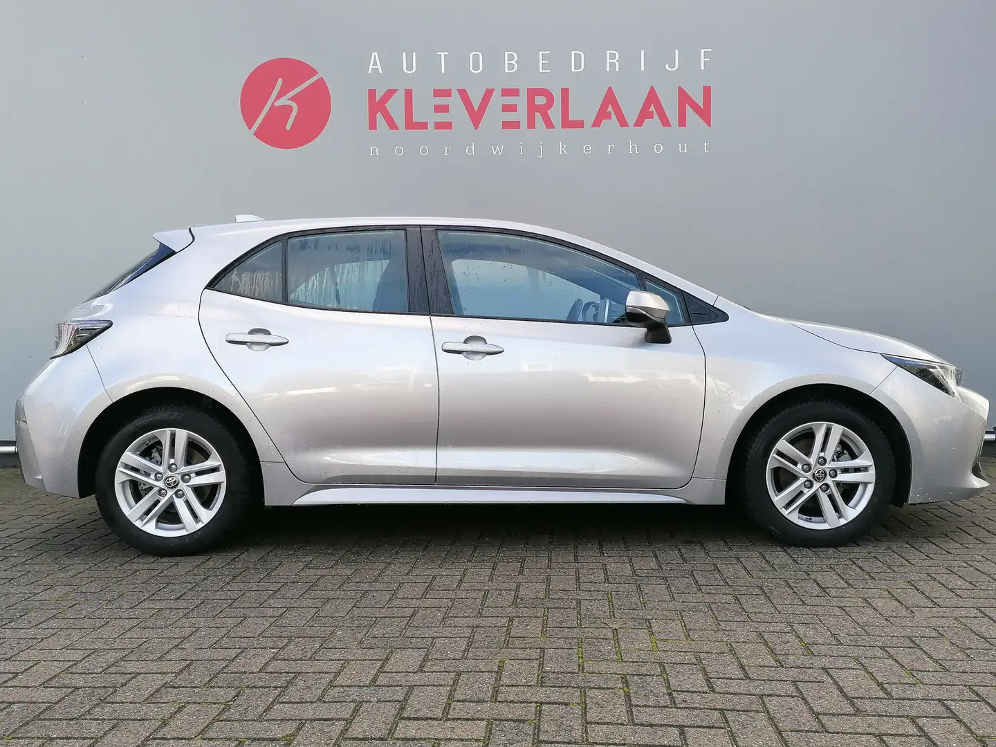 Toyota Corolla 1.2 Turbo Active | CAMERA | AIRCO | BLUETOOTH | FA Grijs - 2