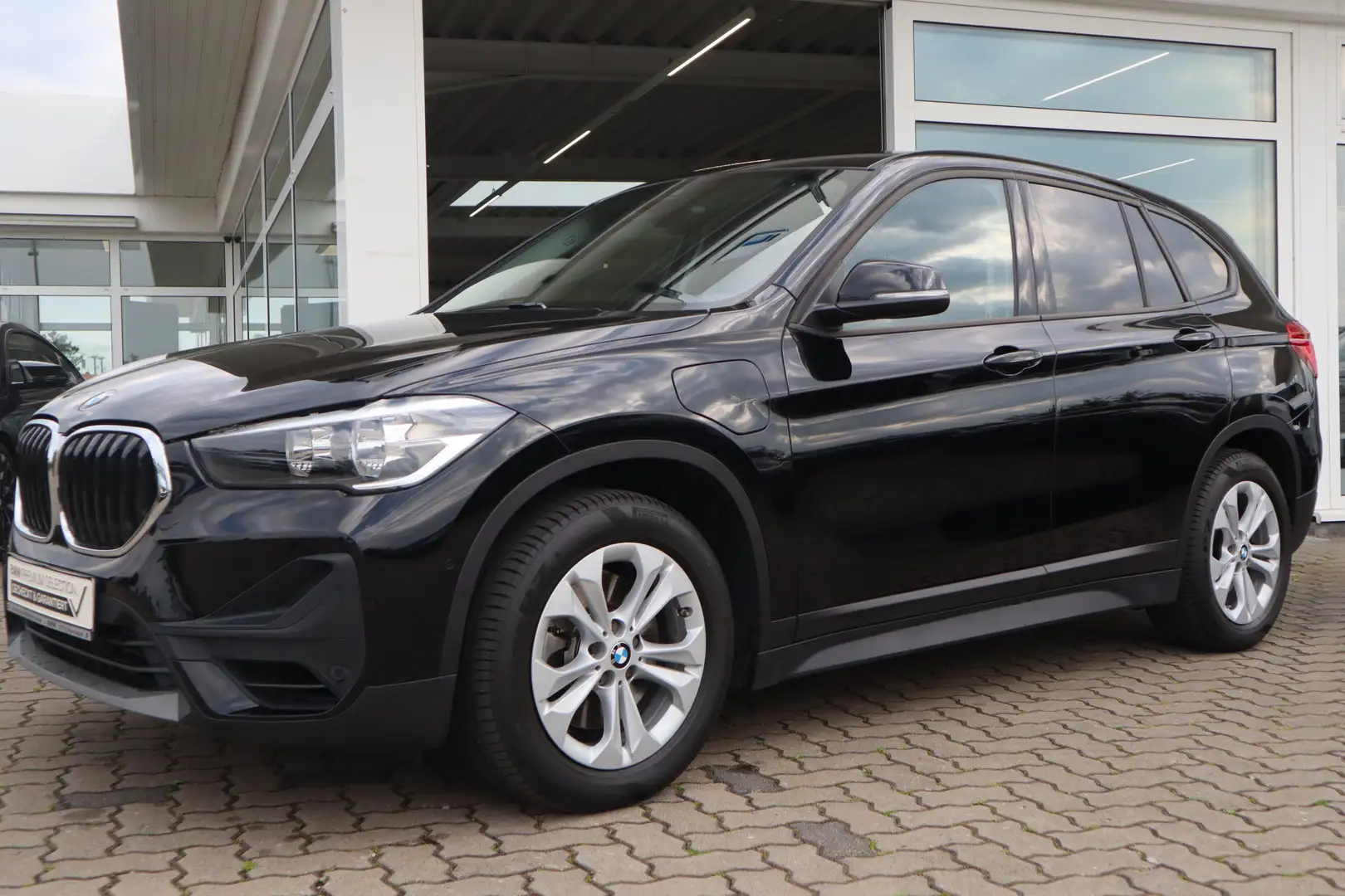 BMW X1 xDrive25e Advantage DAB RFK Navi Tempomat Schwarz - 1