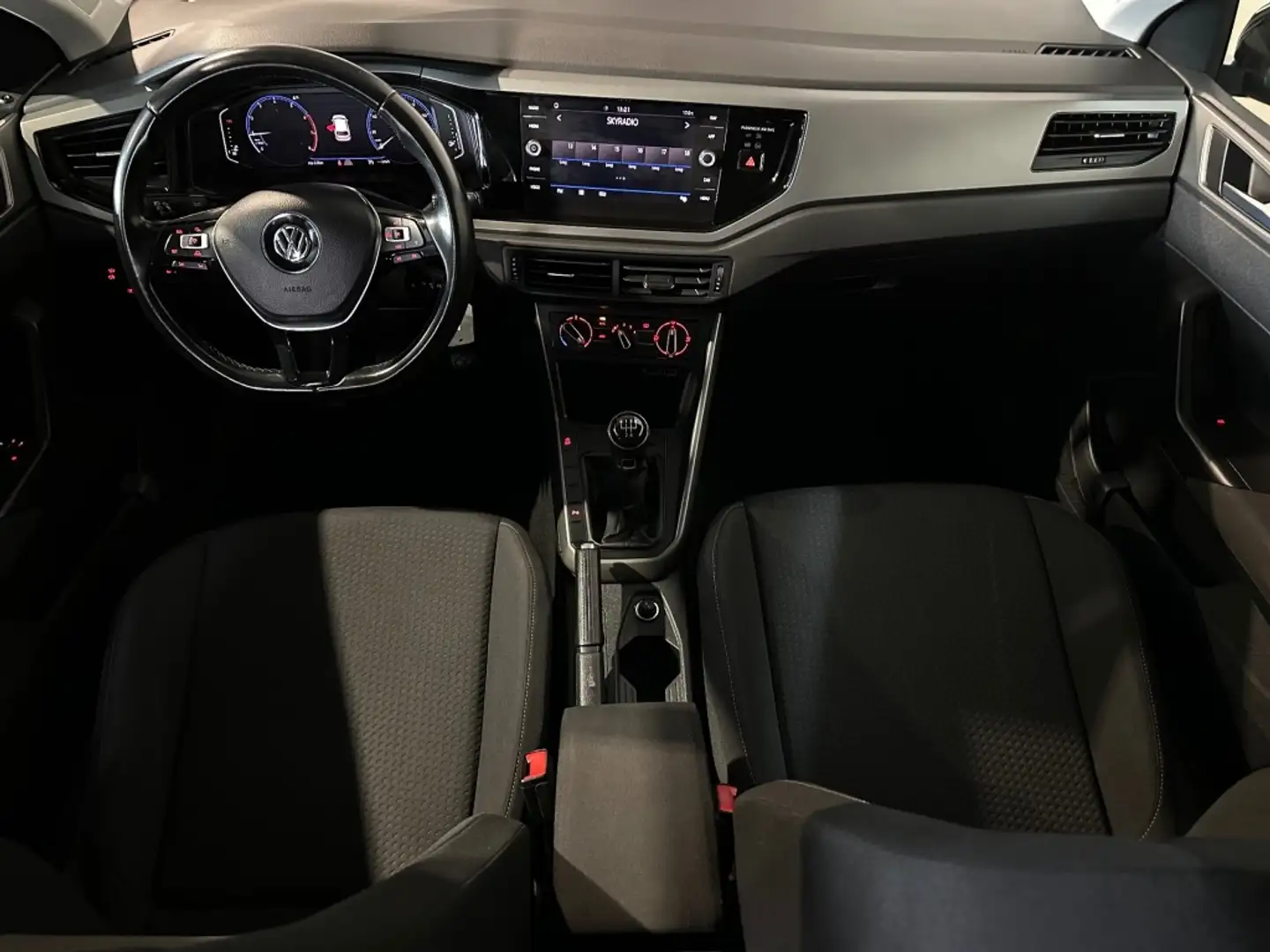 Volkswagen Polo 1.0 TSI COMF.L. BUS. VIRTUELDASH l CARPLAY l ACC l Zwart - 2