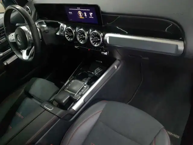 Mercedes-Benz GLB view 9