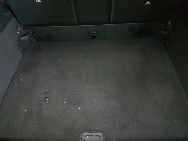 Mercedes-Benz GLB view 15