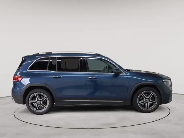 Mercedes-Benz GLB view 3