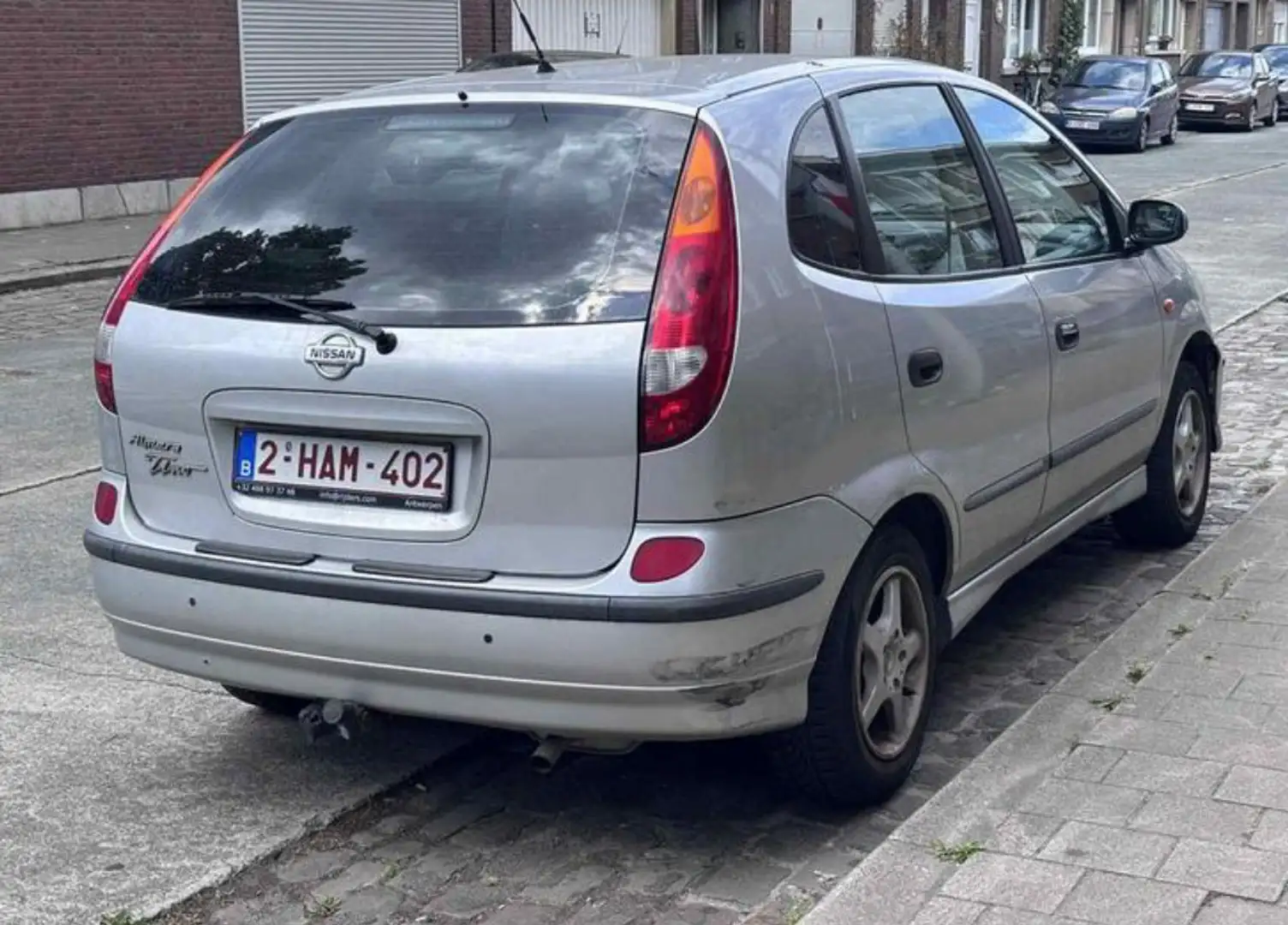 Nissan Almera Tino AUTOMATIC - 2
