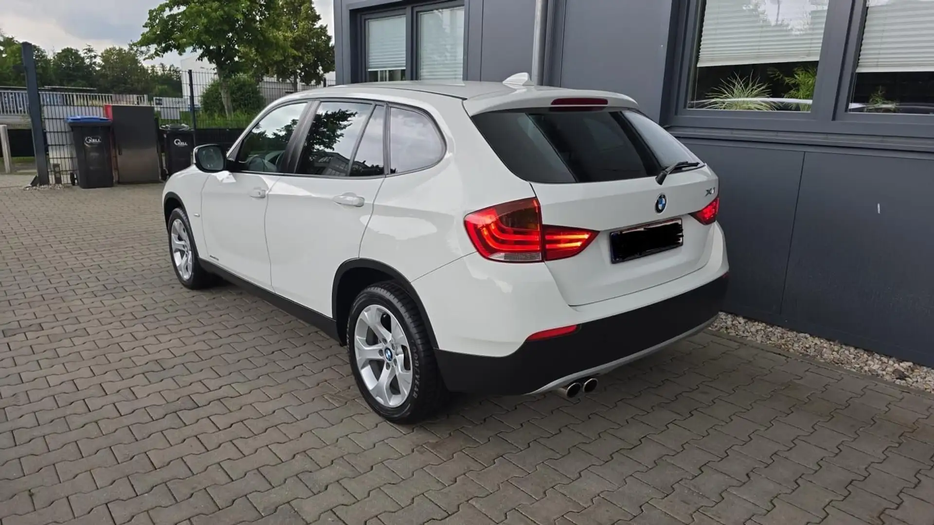 BMW X1 xDrive20i Aut. Weiß - 2