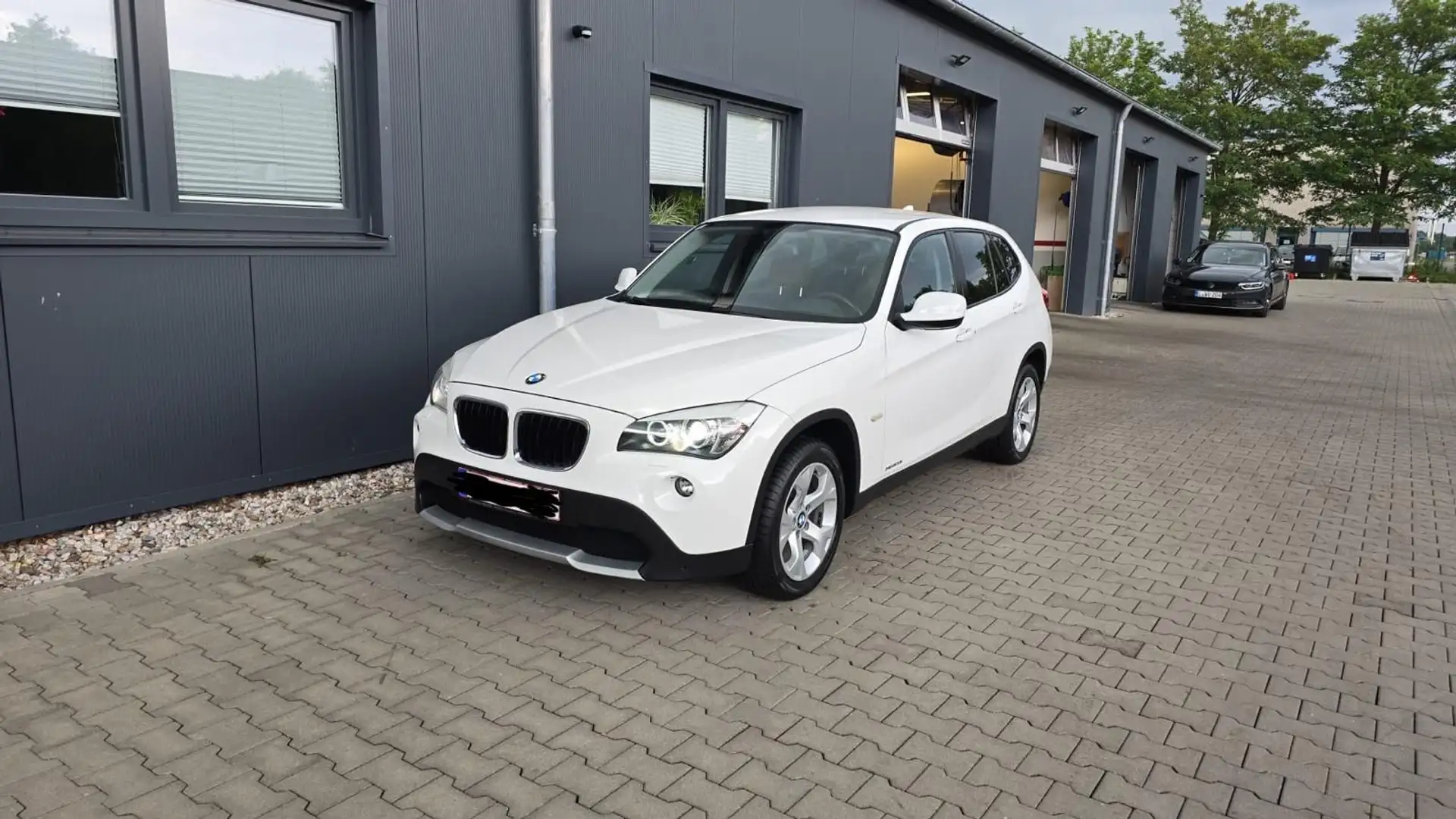 BMW X1 xDrive20i Aut. Weiß - 1
