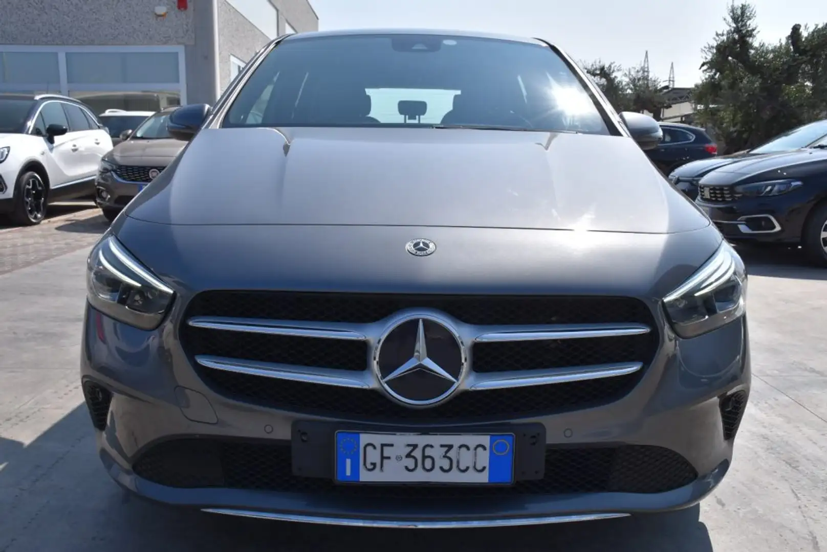 Mercedes-Benz B 180 d Automatic Business Extra Grigio - 2