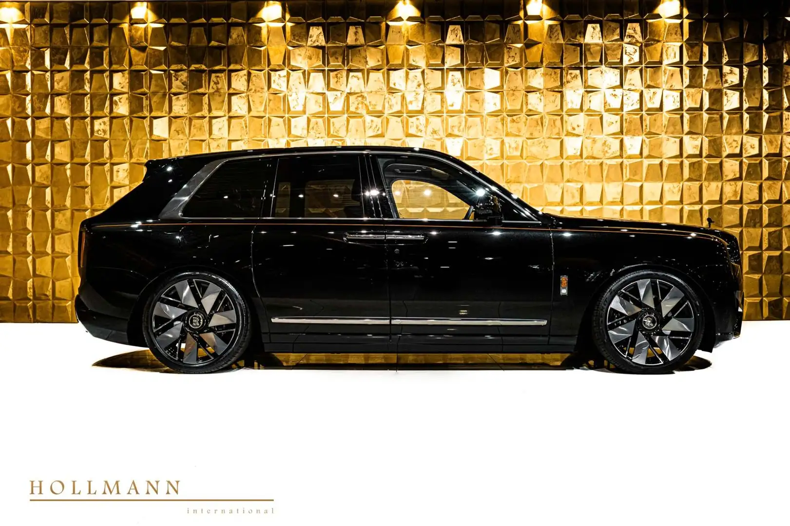 Rolls-Royce Cullinan SERIES II+FACELIFT+BESPOKE+STOCK+ Schwarz - 2