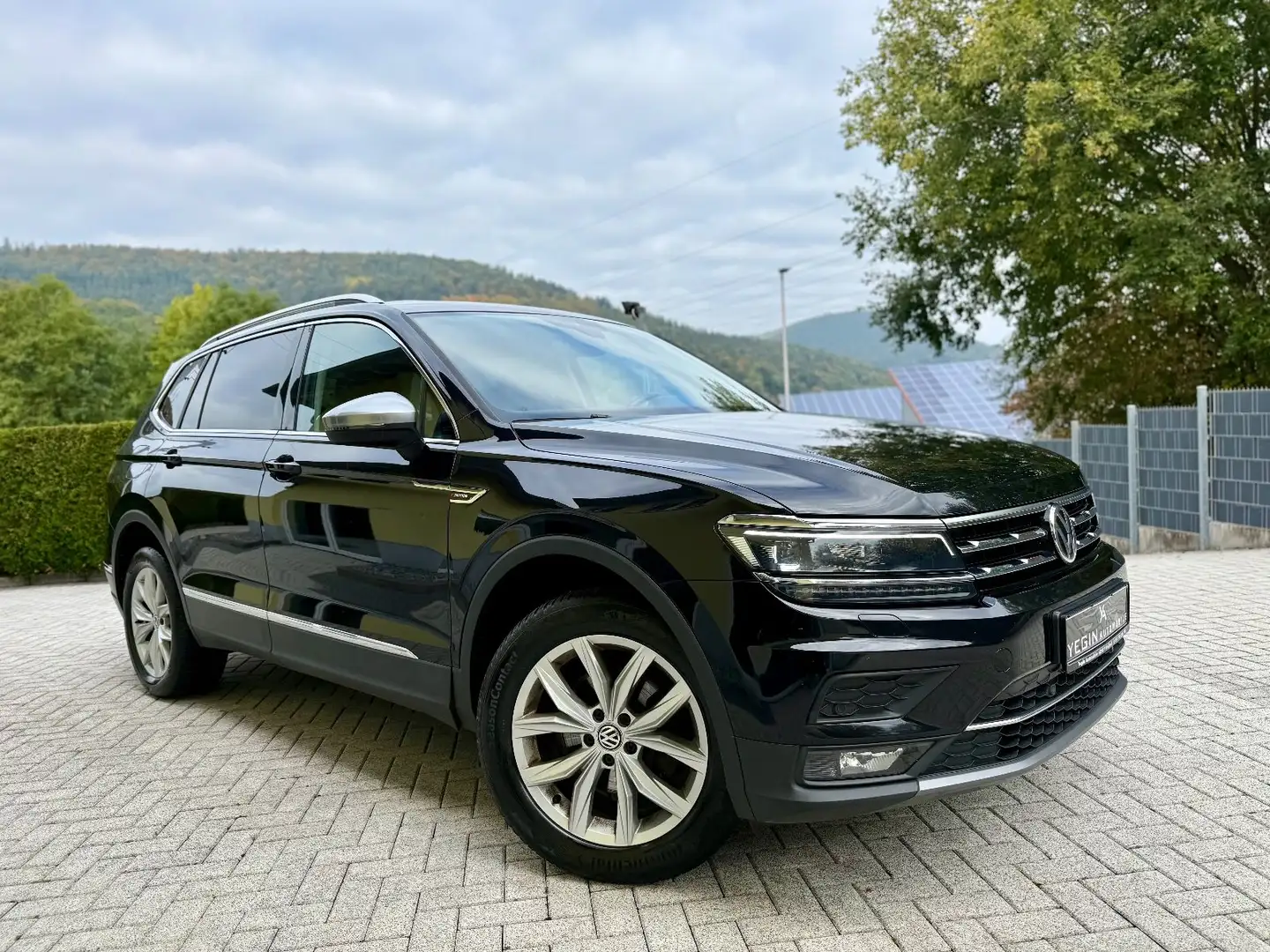 Volkswagen Tiguan Allspace 2.0 TDI Highline 4-Motion-7Sitze Schwarz - 1