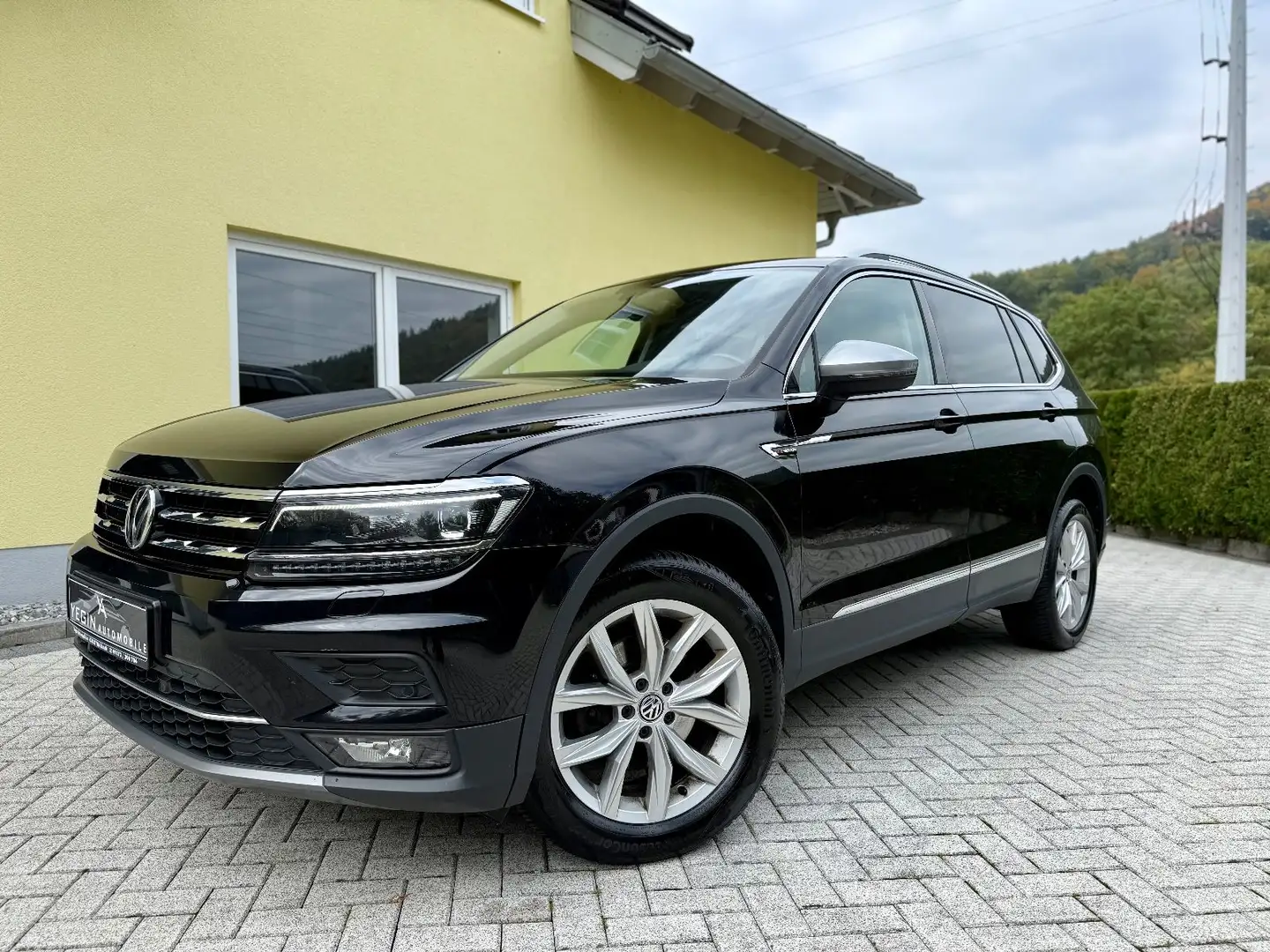 Volkswagen Tiguan Allspace 2.0 TDI Highline 4-Motion-7Sitze Schwarz - 2