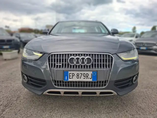 Audi A4 view 14
