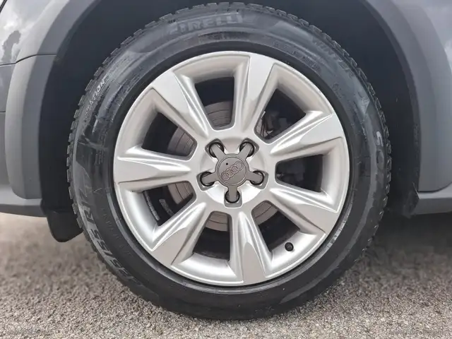 Audi A4 view 5